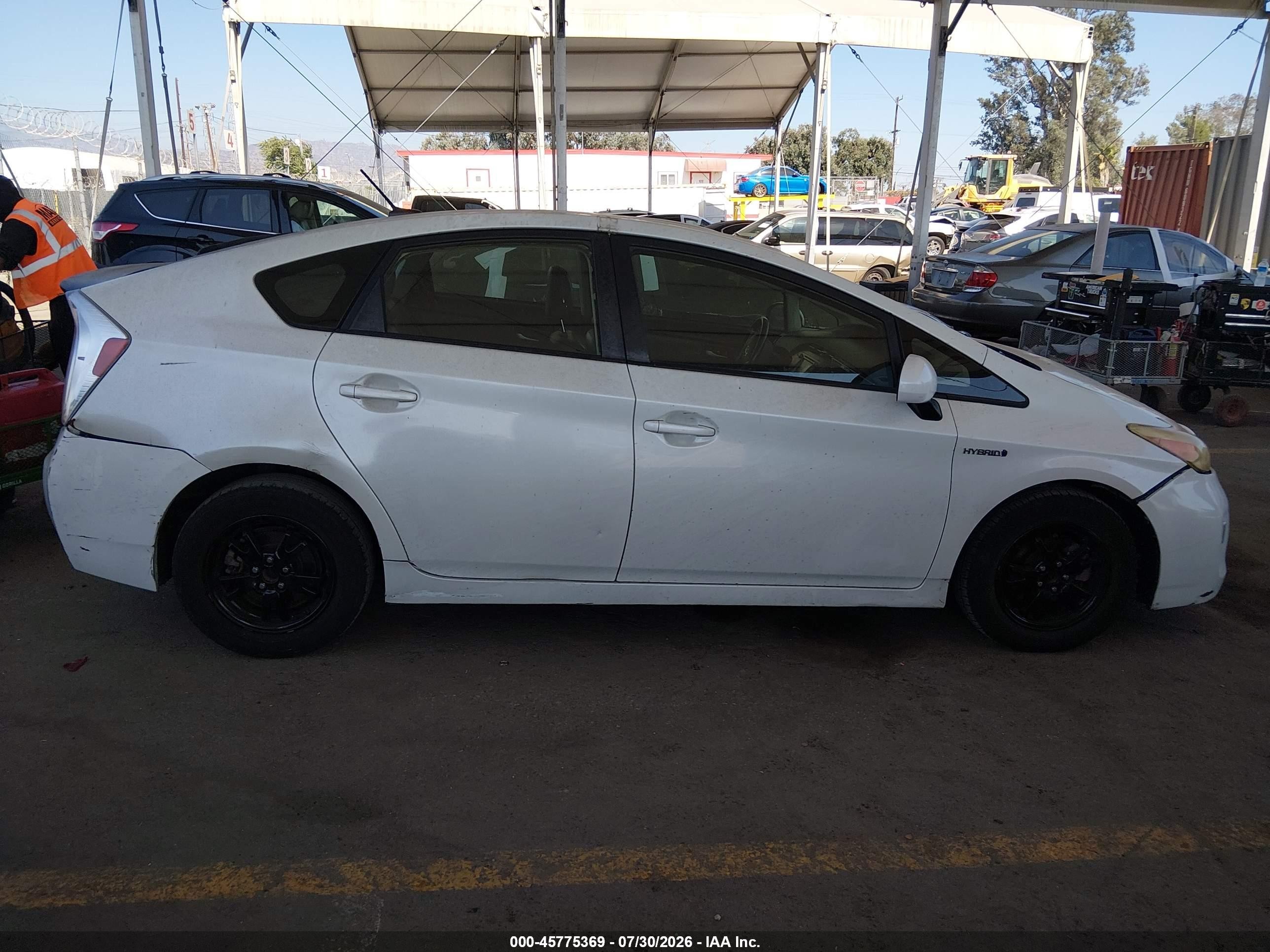 2013 Toyota Prius Four White vin: JTDKN3DU0D1725316