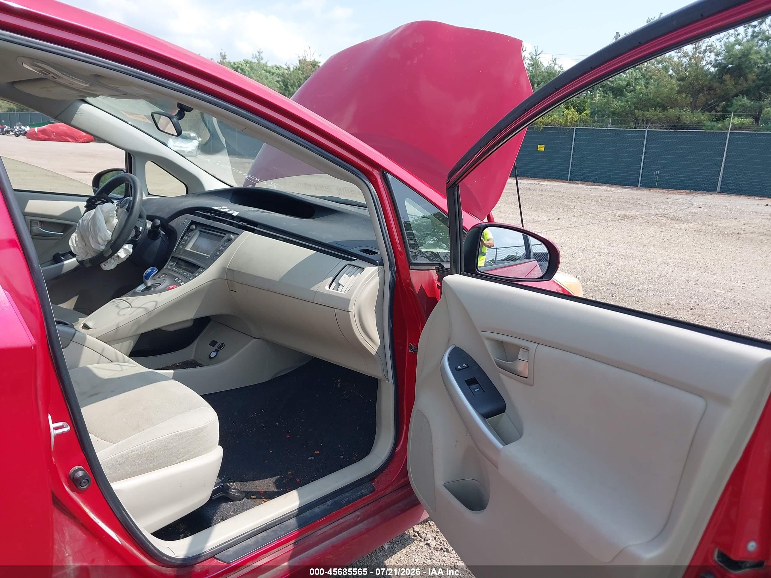 2013 Toyota Prius Three Red vin: JTDKN3DU0D5681245
