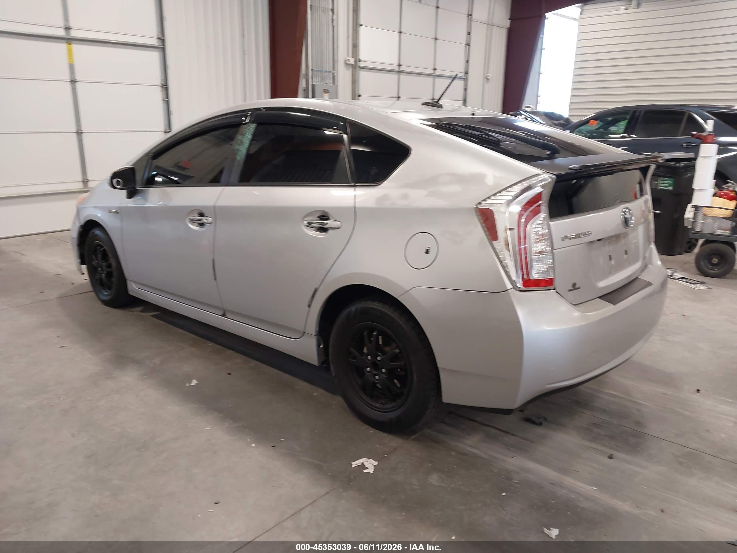 2013 Toyota Prius Three Silver vin: JTDKN3DU0D5690320