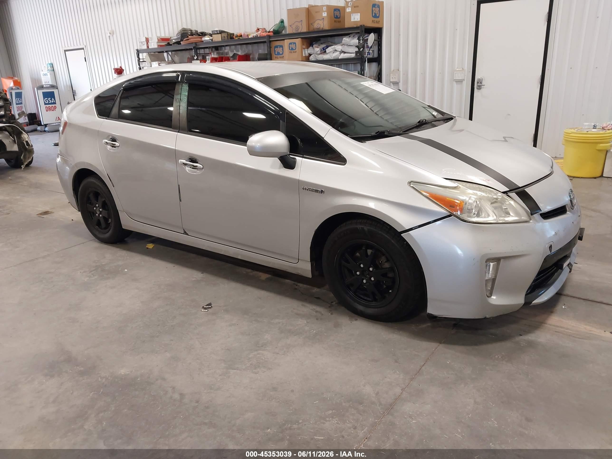 2013 Toyota Prius Three Silver vin: JTDKN3DU0D5690320