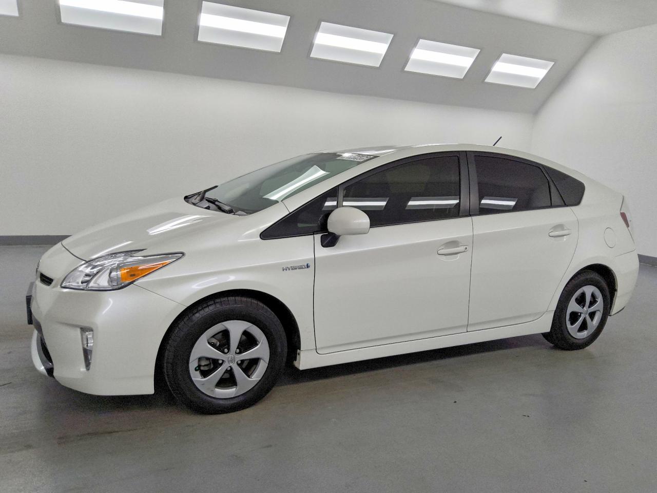 2014 Toyota Prius Three White vin: JTDKN3DU0E1742439
