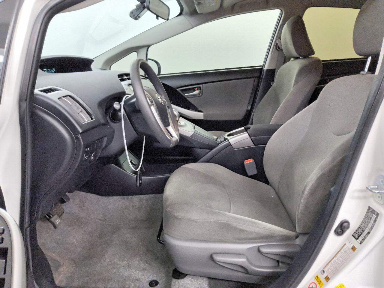 2014 Toyota Prius Three White vin: JTDKN3DU0E1742439