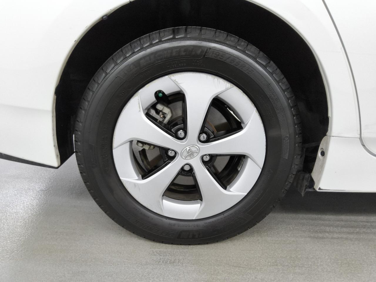 2014 Toyota Prius Three White vin: JTDKN3DU0E1742439 Damage: Right Rear Wheel Cover, Curb Rash, > 12 Inches
