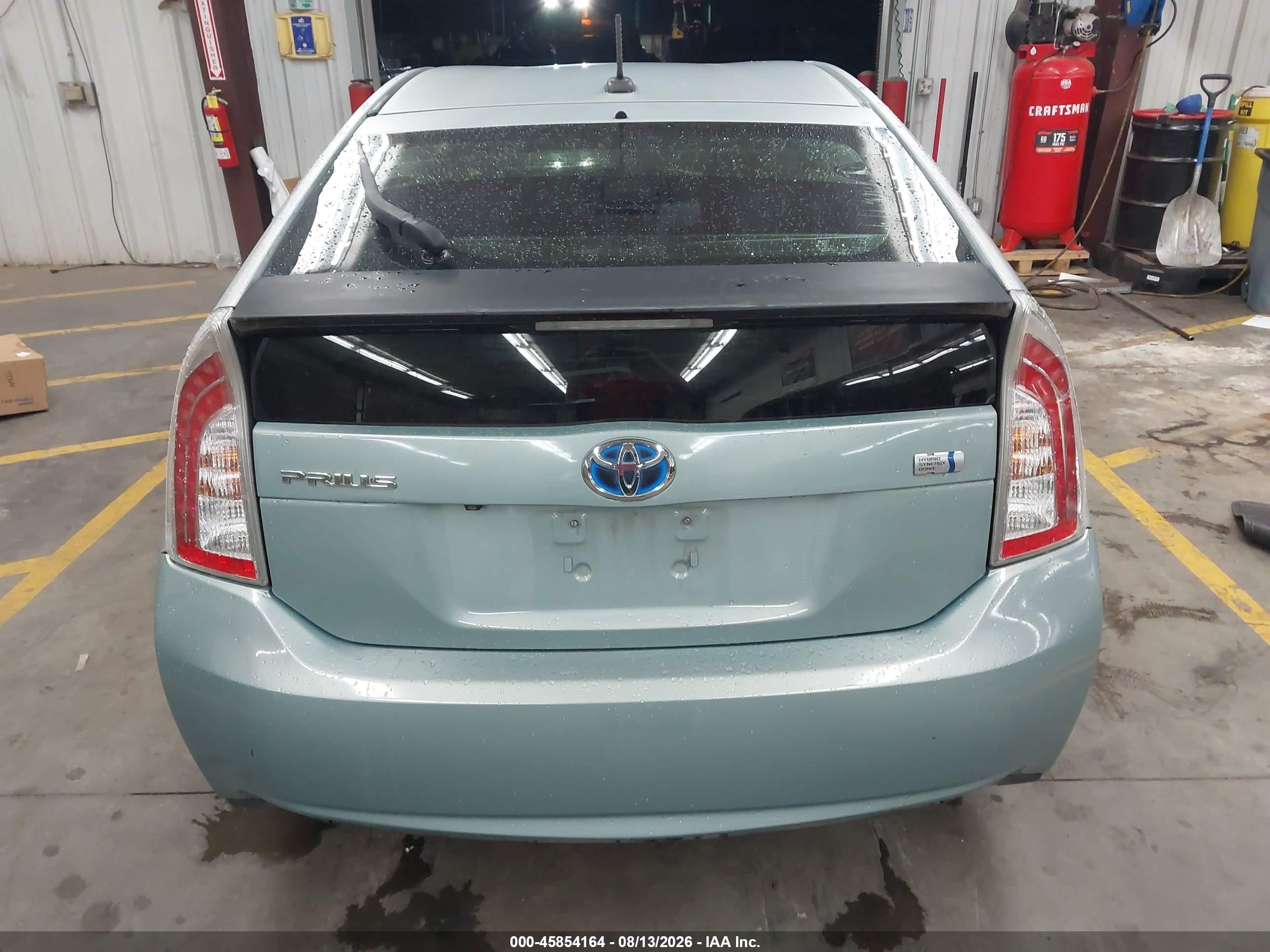 2014 Toyota Prius Three Зеленый vin: JTDKN3DU0E1746586