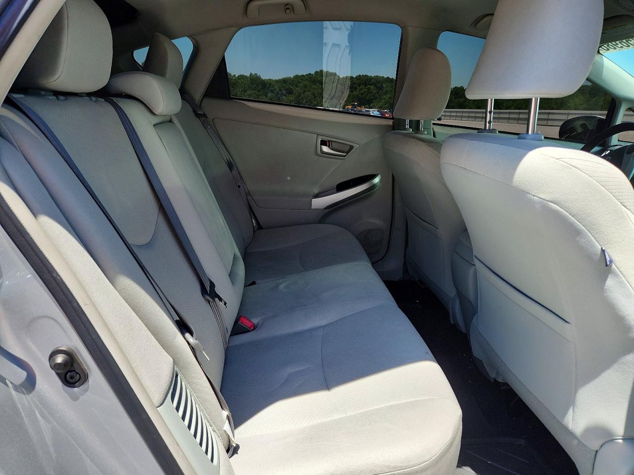 2014 Toyota Prius Two Серебряный vin: JTDKN3DU0E1778759