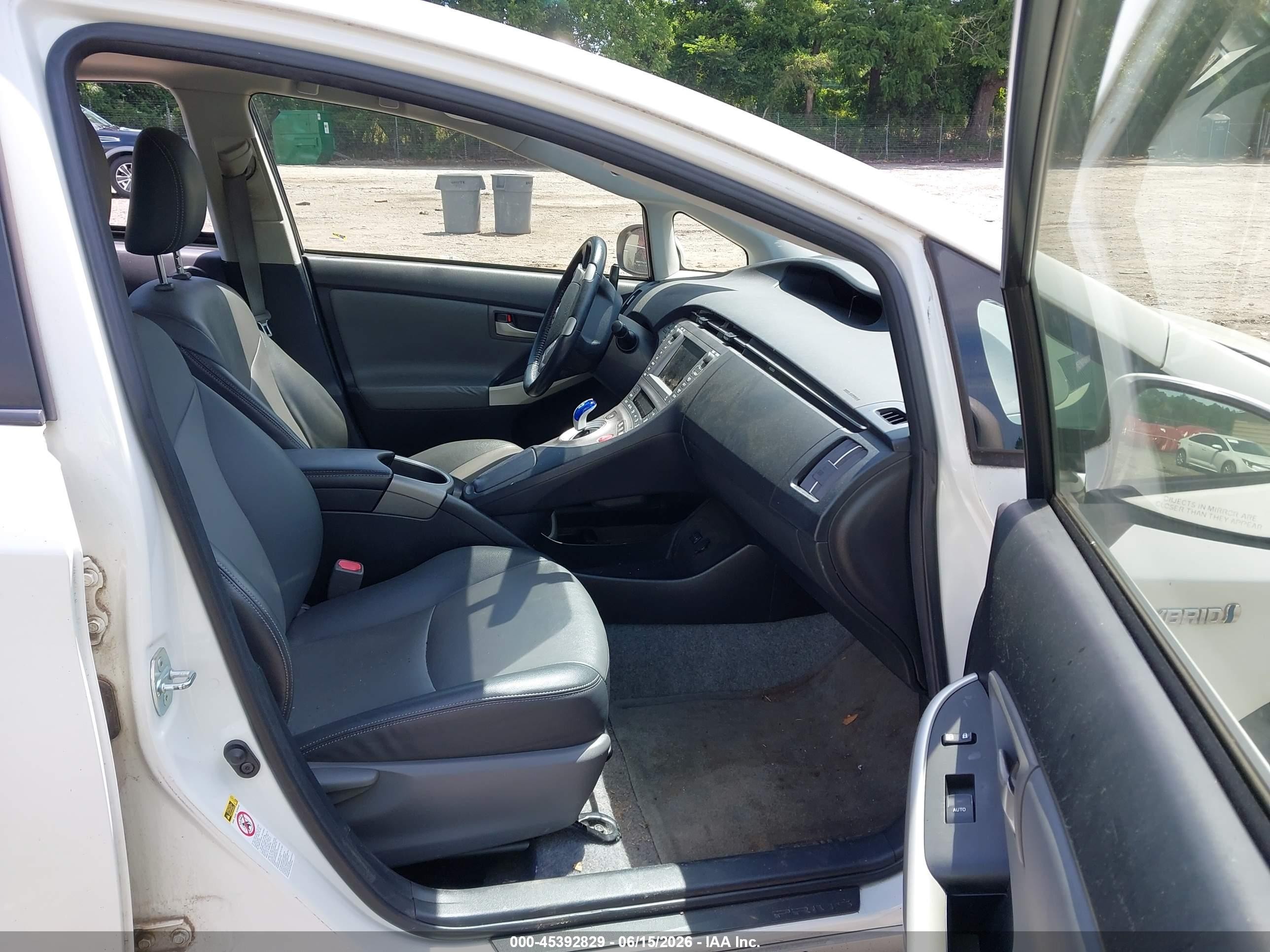 2014 Toyota Prius Four White vin: JTDKN3DU0E1801523
