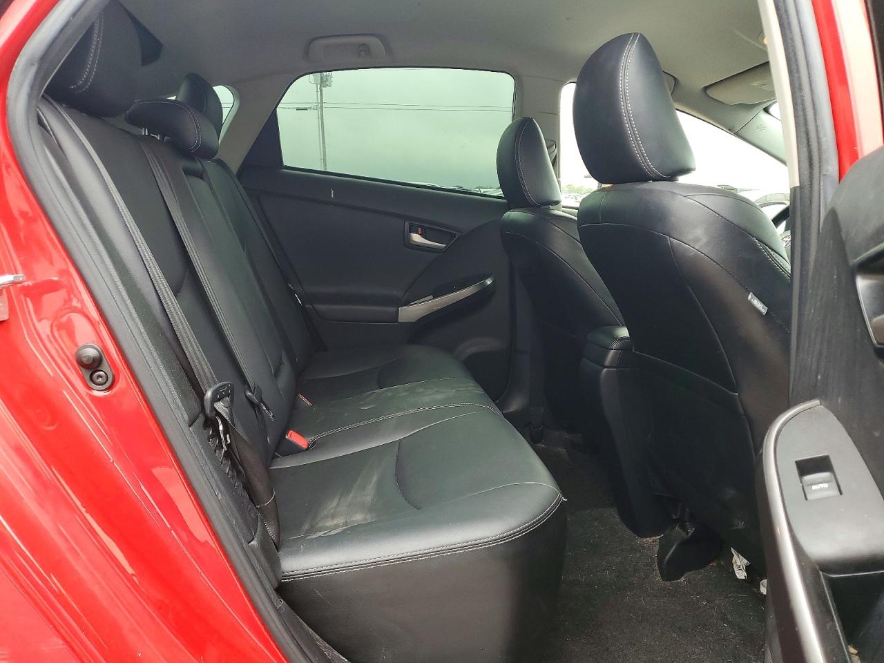 2015 Toyota Prius Persona Series Red vin: JTDKN3DU0F0397758