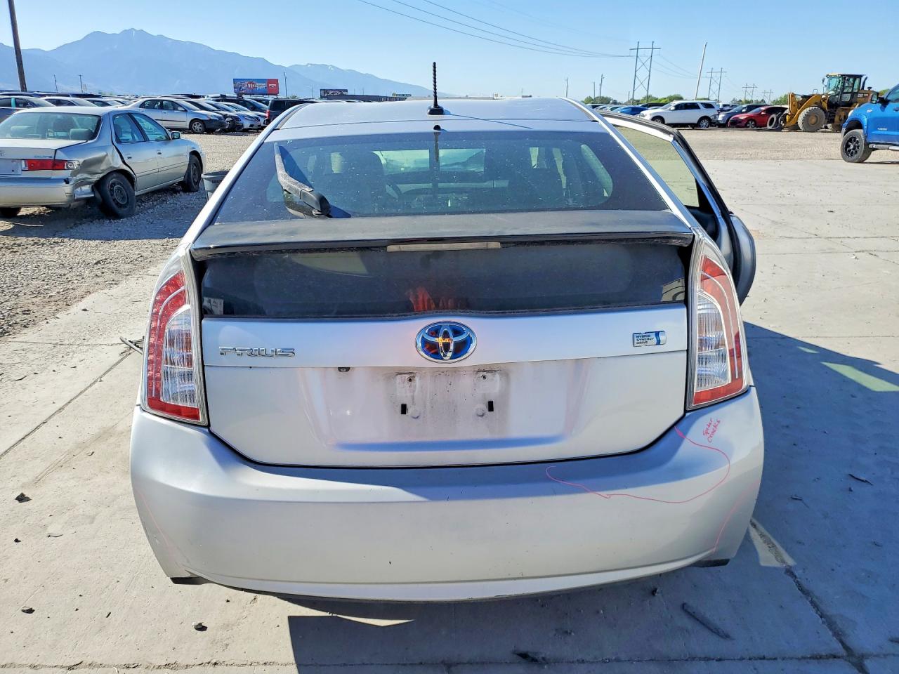 2015 Toyota Prius Three Silver vin: JTDKN3DU0F0413862
