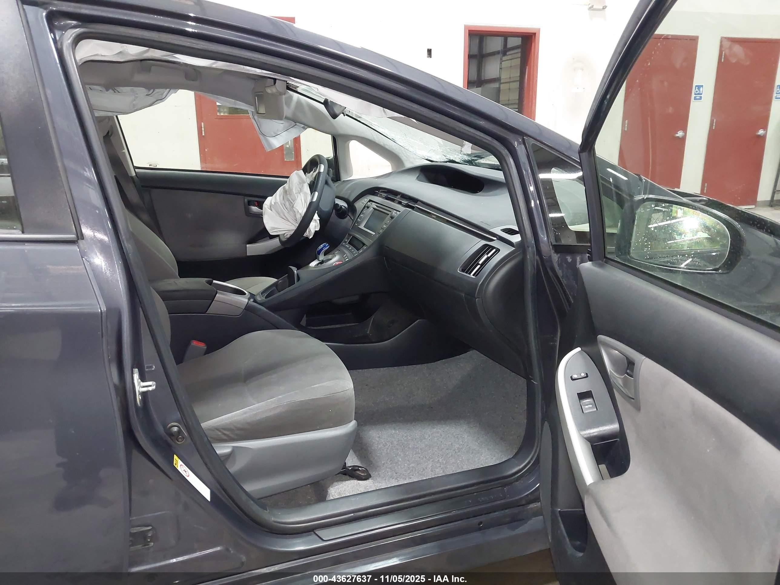 2015 Toyota Prius Two Gray vin: JTDKN3DU0F0421945
