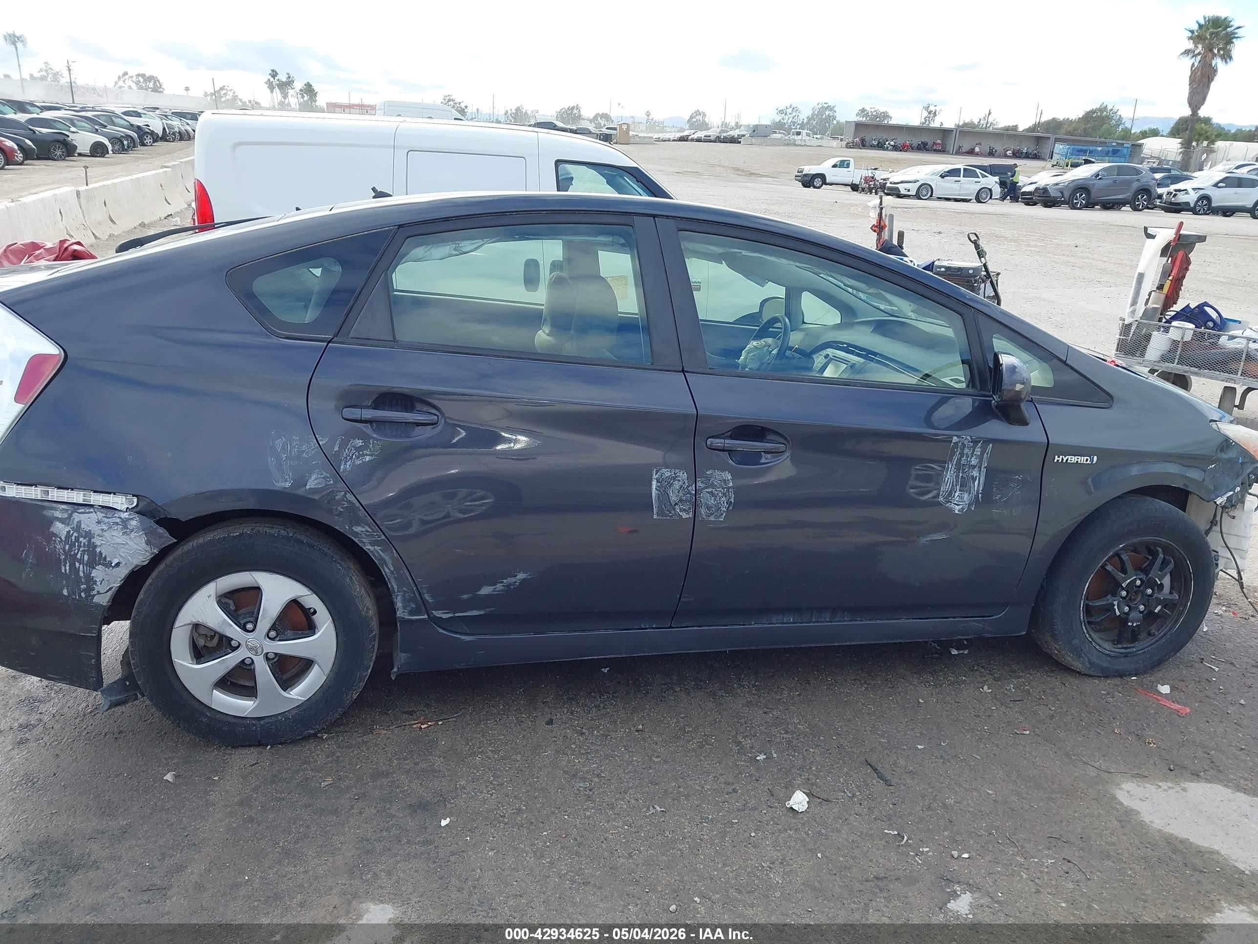 2015 Toyota Prius Two Gray vin: JTDKN3DU0F0428202