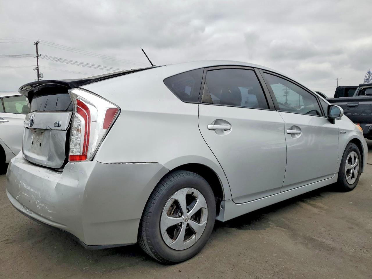 2015 Toyota Prius Three Silver vin: JTDKN3DU0F0475827