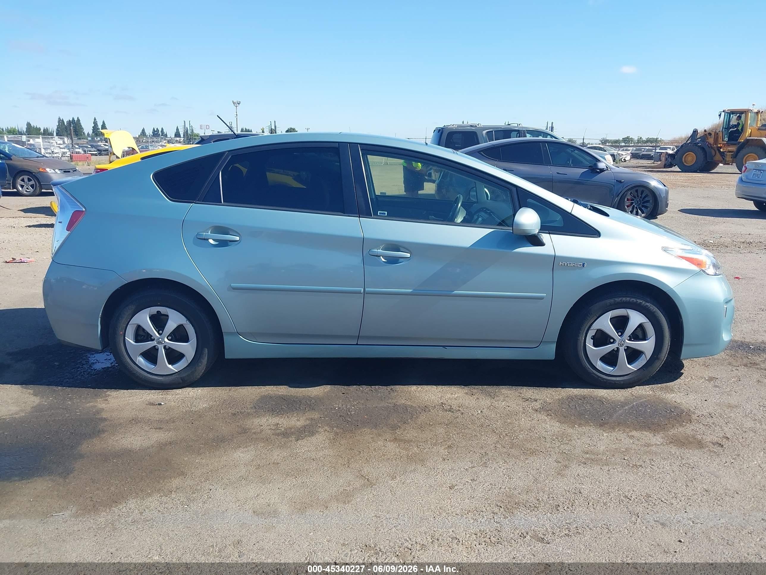 2015 Toyota Prius Three Blue vin: JTDKN3DU0F1869192