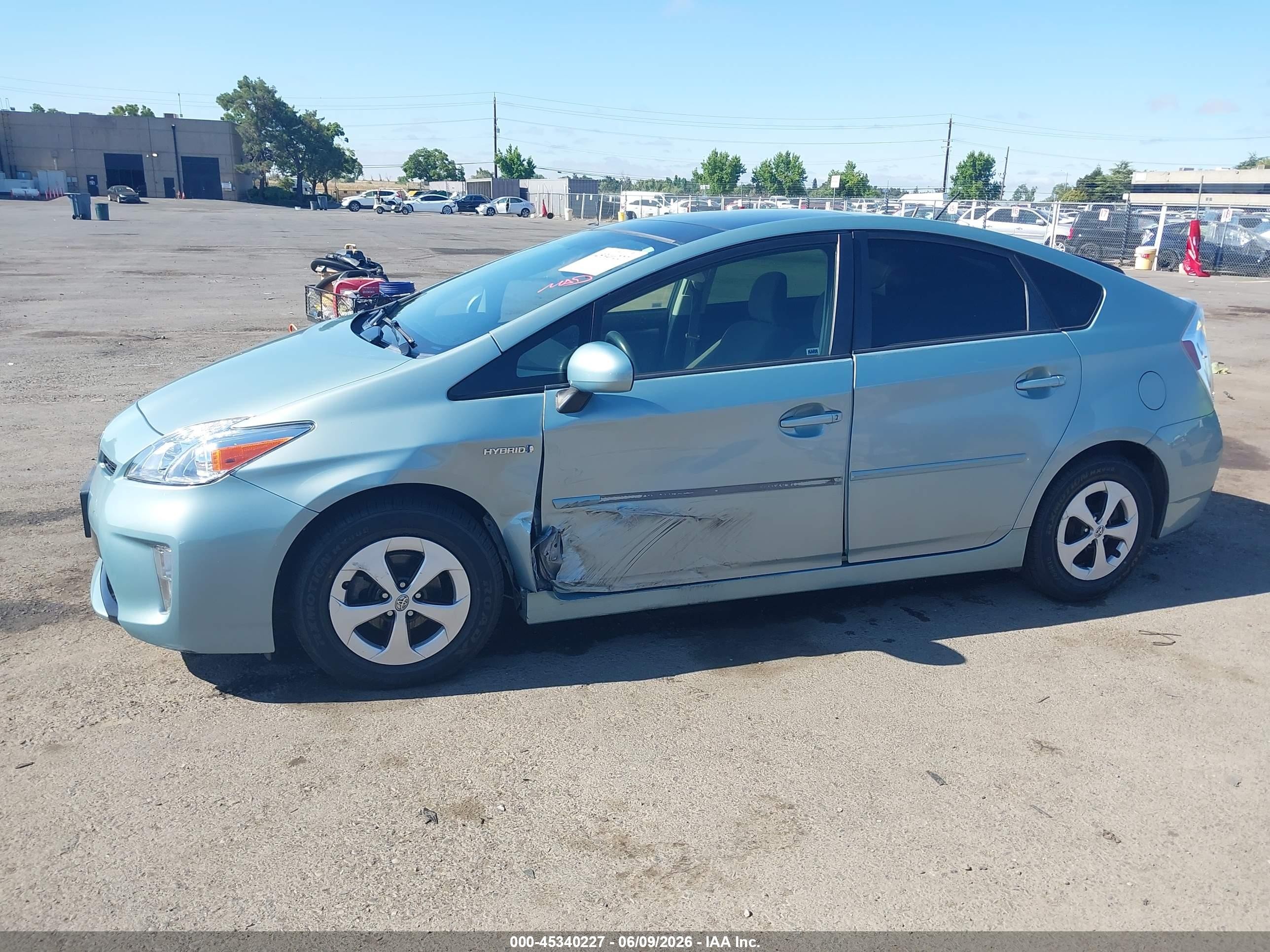 2015 Toyota Prius Three Blue vin: JTDKN3DU0F1869192