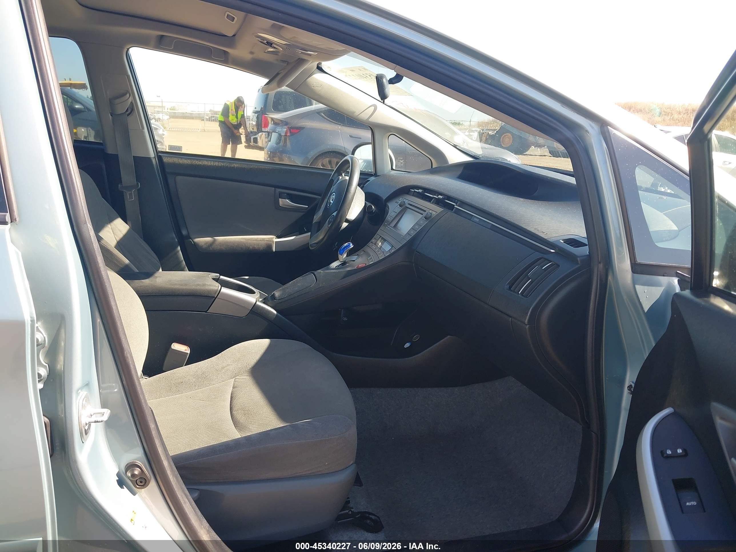 2015 Toyota Prius Three Blue vin: JTDKN3DU0F1869192
