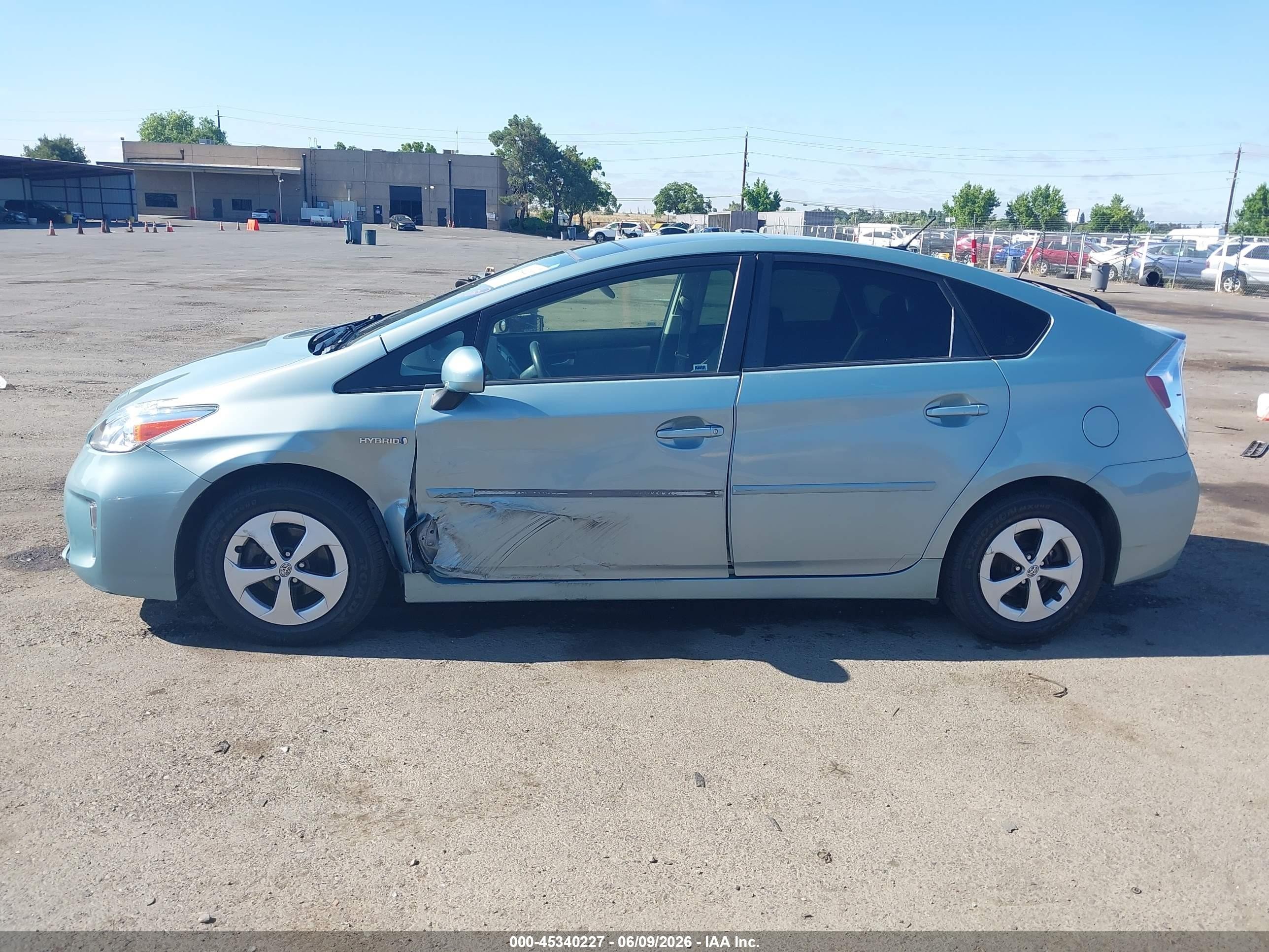 2015 Toyota Prius Three Blue vin: JTDKN3DU0F1869192