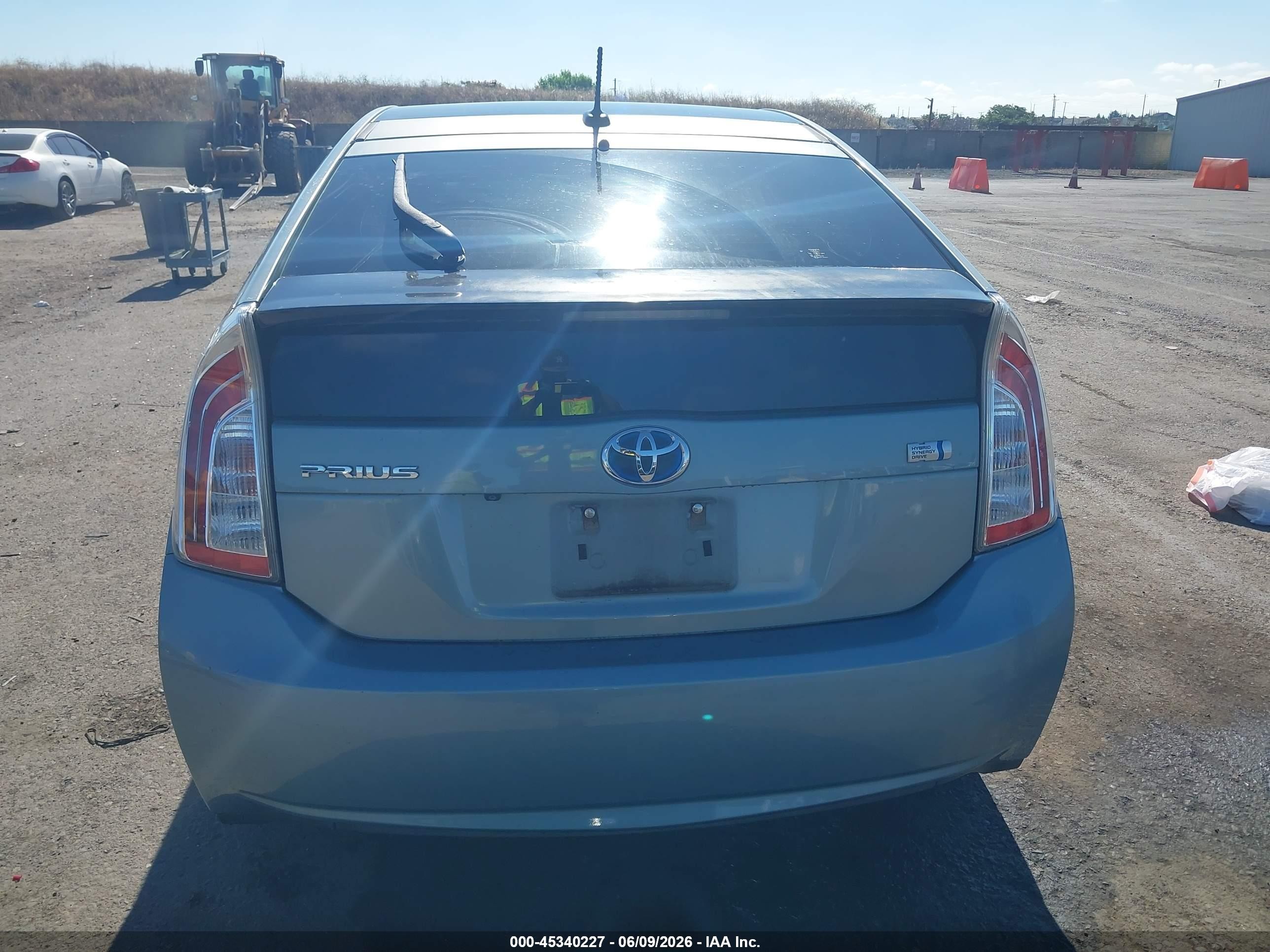 2015 Toyota Prius Three Blue vin: JTDKN3DU0F1869192