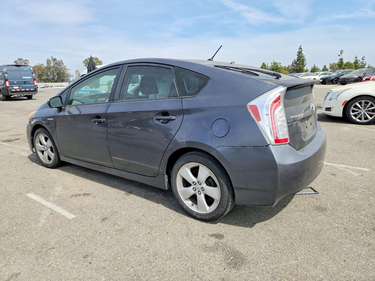 2015 Toyota Prius Two Серый vin: JTDKN3DU0F1870584