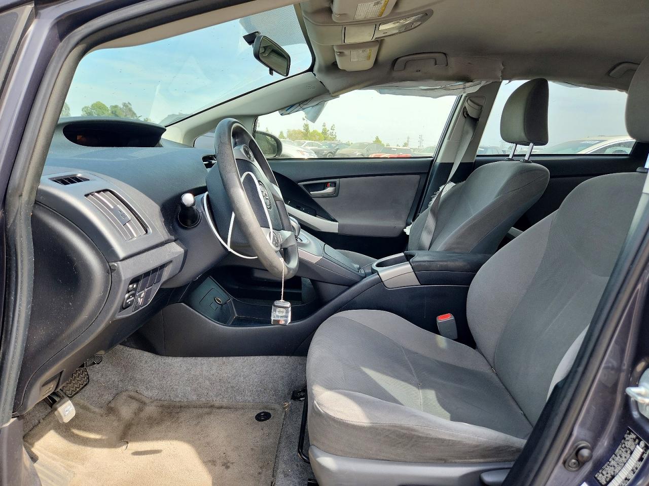 2015 Toyota Prius Two Серый vin: JTDKN3DU0F1870584