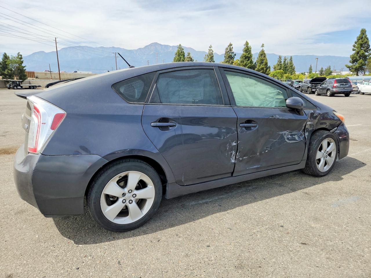 2015 Toyota Prius Two Серый vin: JTDKN3DU0F1870584