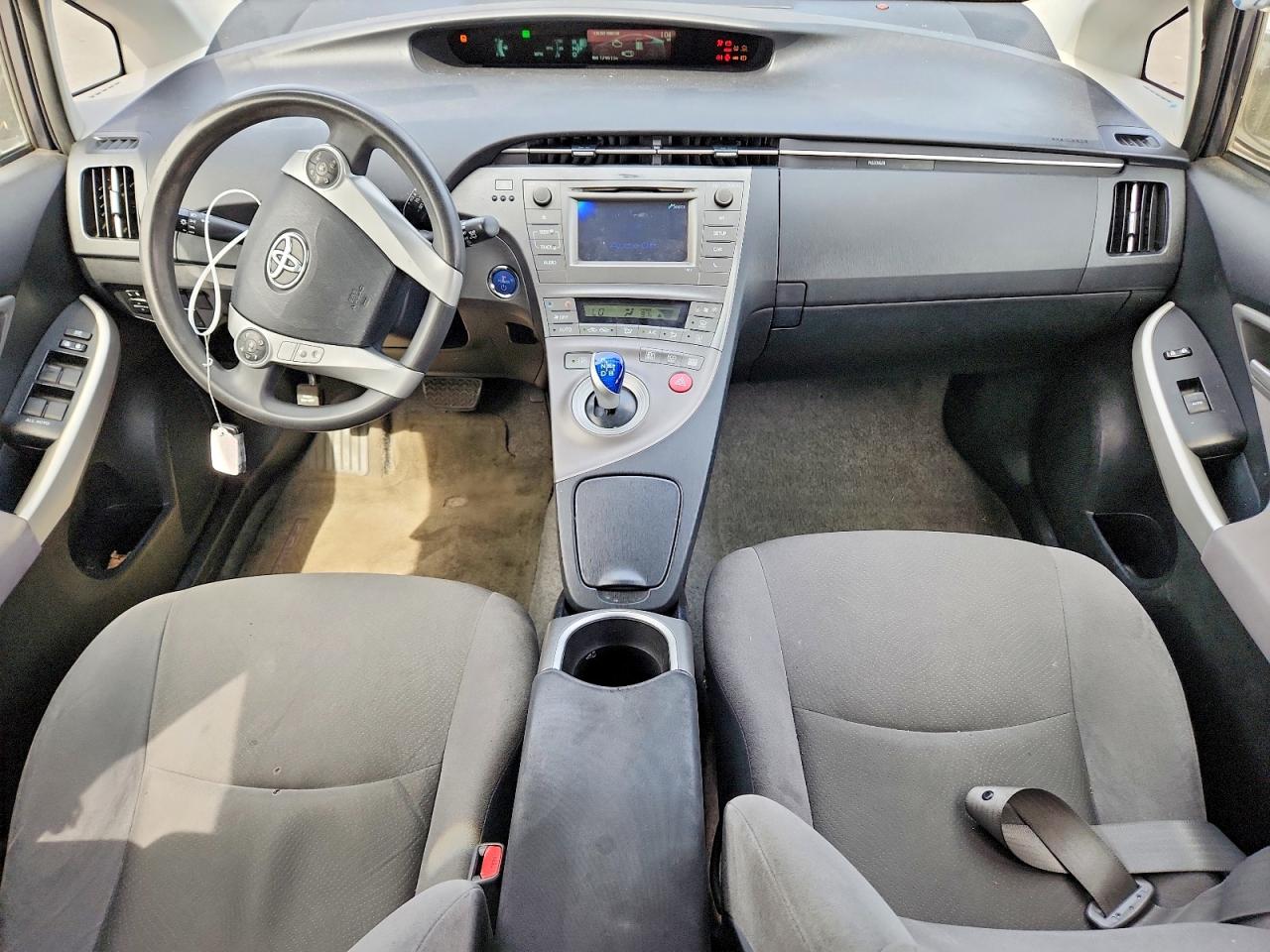 2015 Toyota Prius Two Серый vin: JTDKN3DU0F1870584