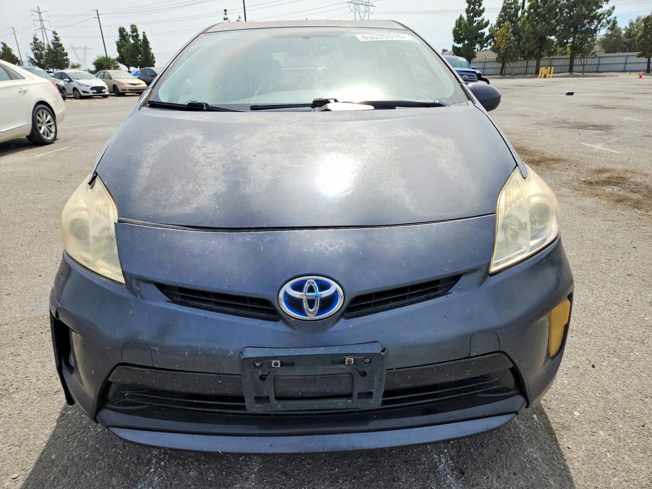 2015 Toyota Prius Two Серый vin: JTDKN3DU0F1870584