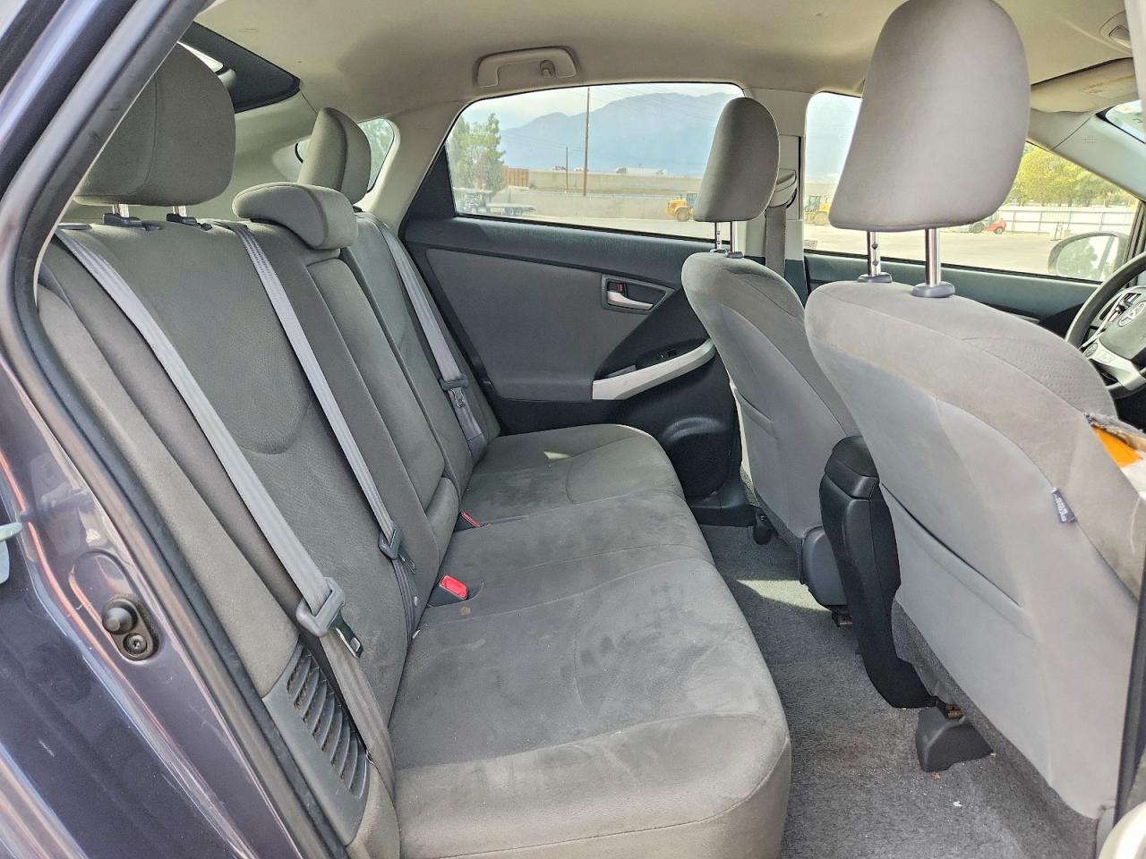 2015 Toyota Prius Two Серый vin: JTDKN3DU0F1870584