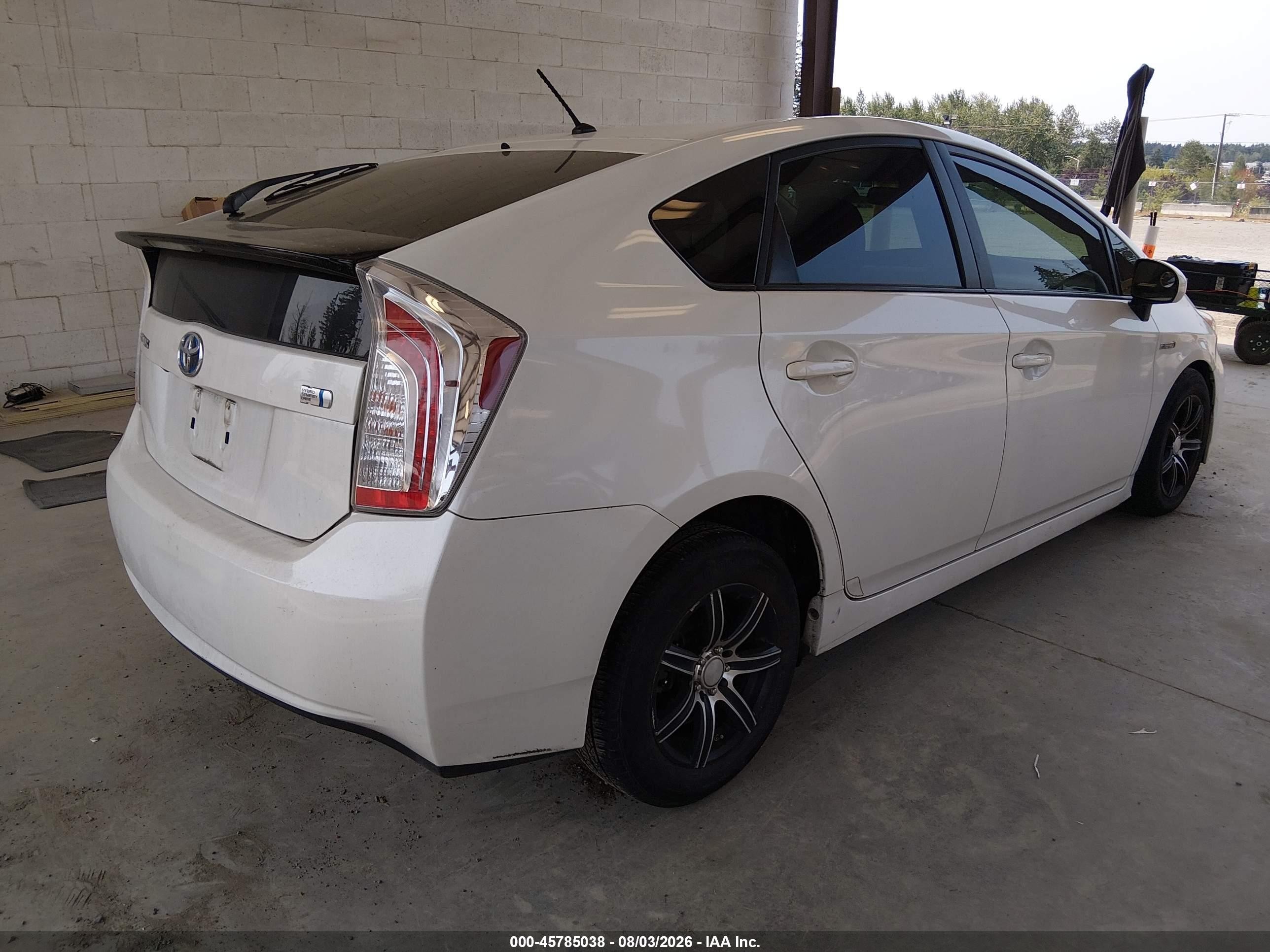 2015 Toyota Prius Two White vin: JTDKN3DU0F1890771