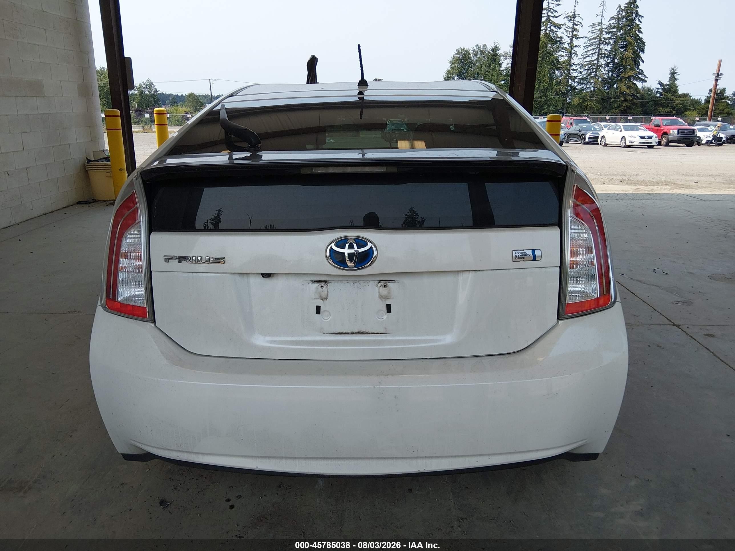 2015 Toyota Prius Two White vin: JTDKN3DU0F1890771