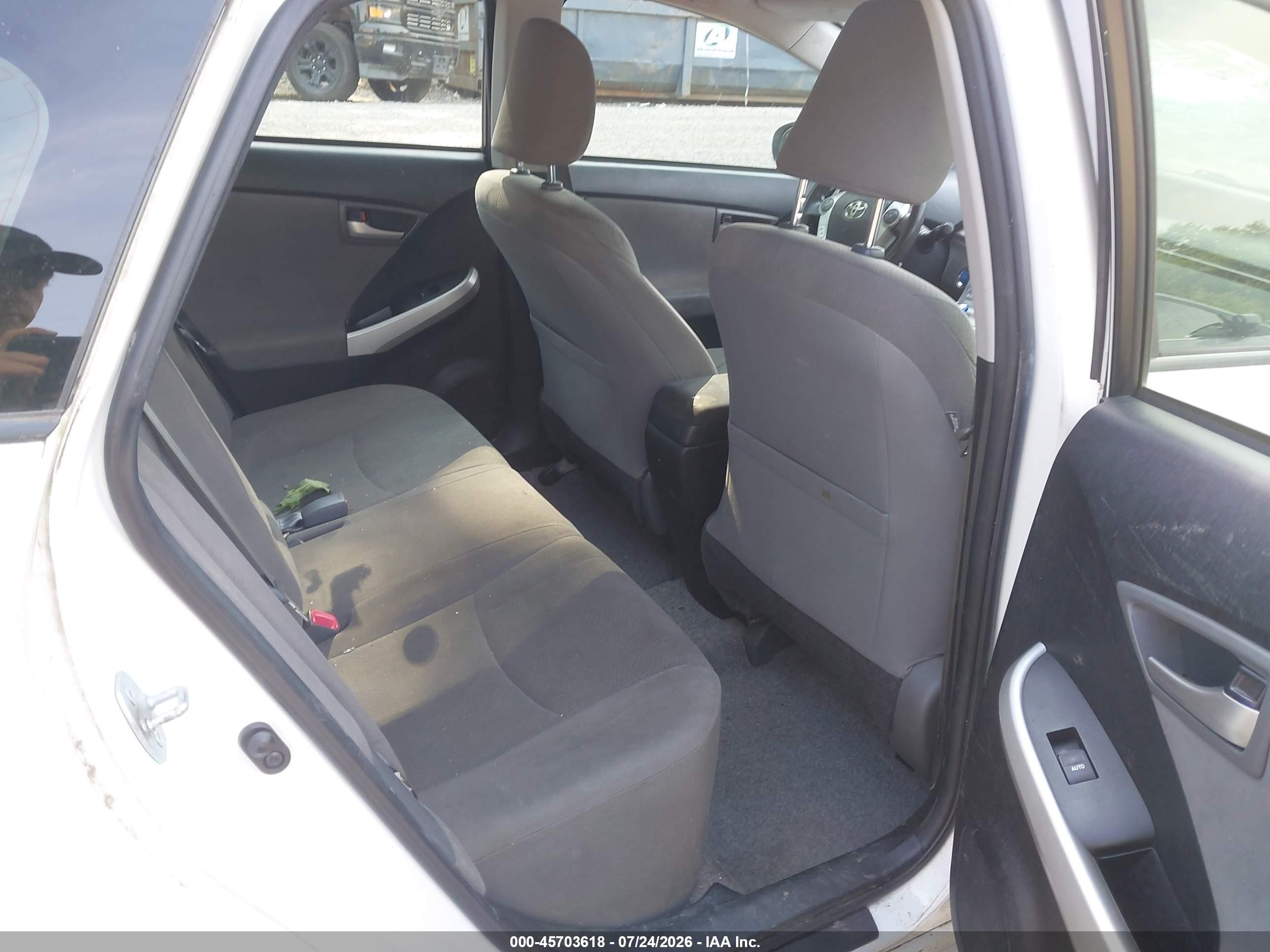 2015 Toyota Prius Two Silver vin: JTDKN3DU0F1923333