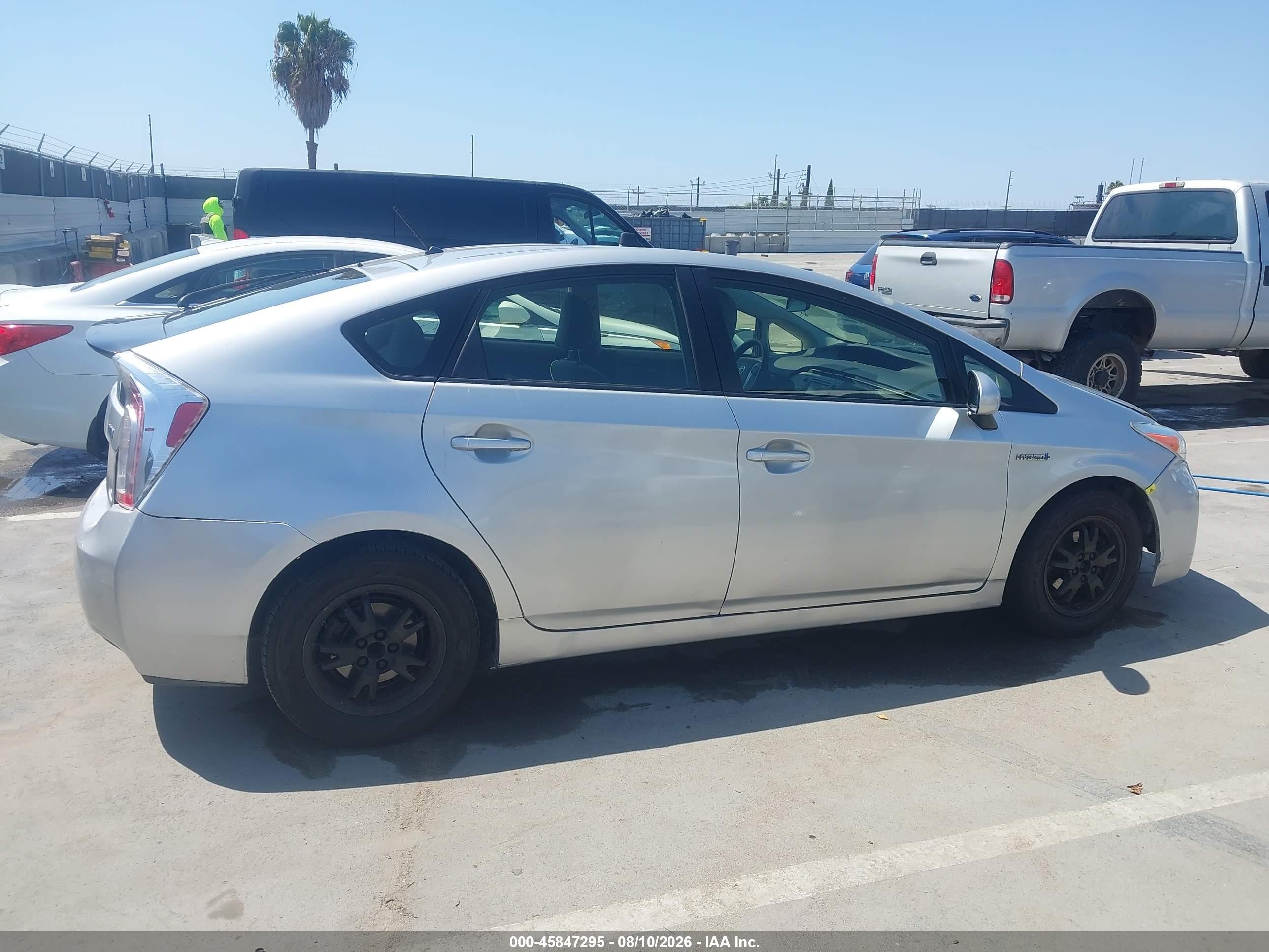2015 Toyota Prius Two Silver vin: JTDKN3DU0F1926698