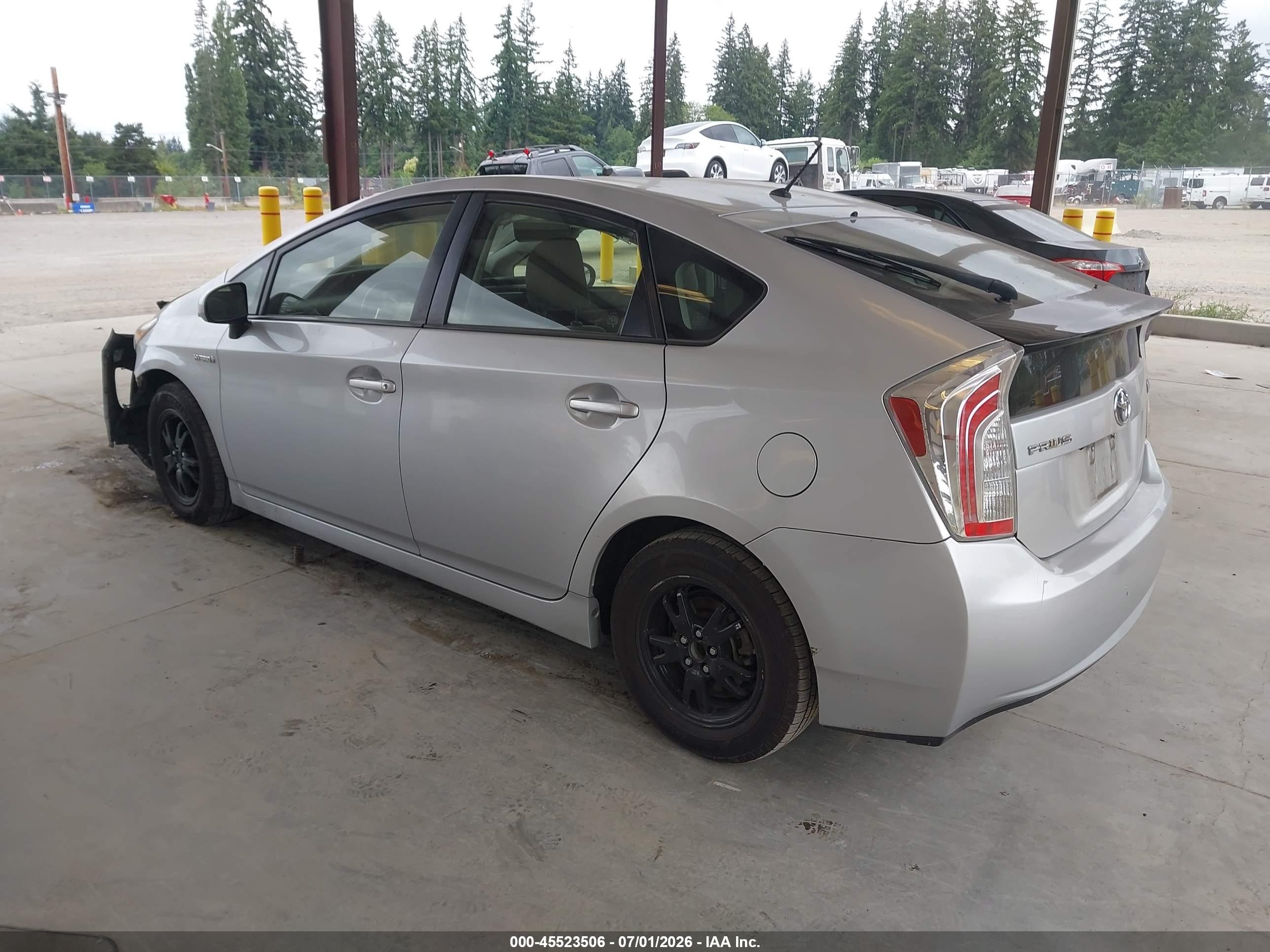 2015 Toyota Prius Two Серебряный vin: JTDKN3DU0F1947423