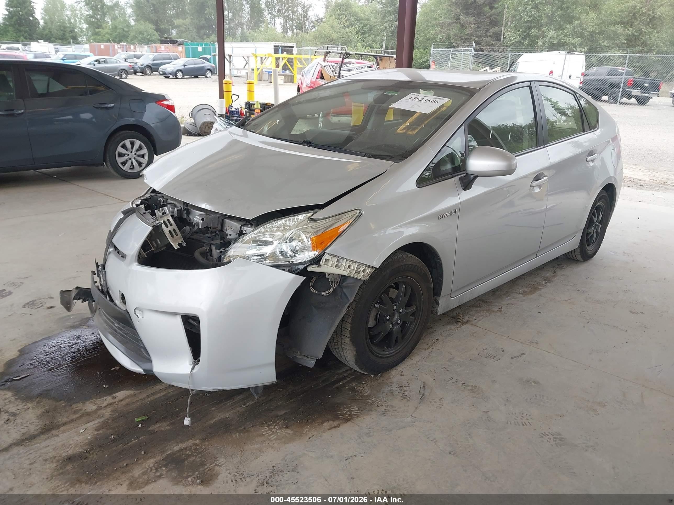 2015 Toyota Prius Two Серебряный vin: JTDKN3DU0F1947423