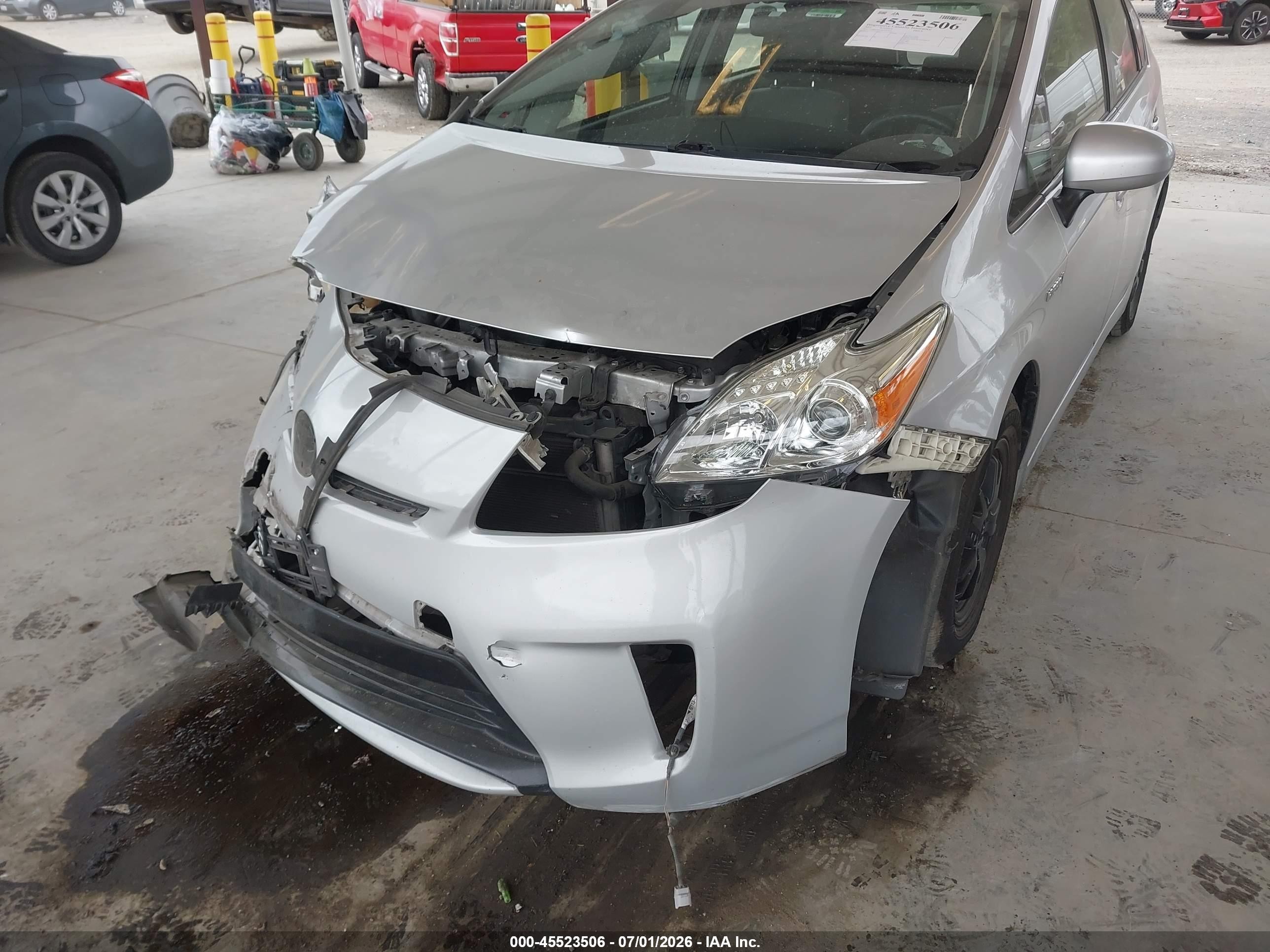 2015 Toyota Prius Two Серебряный vin: JTDKN3DU0F1947423