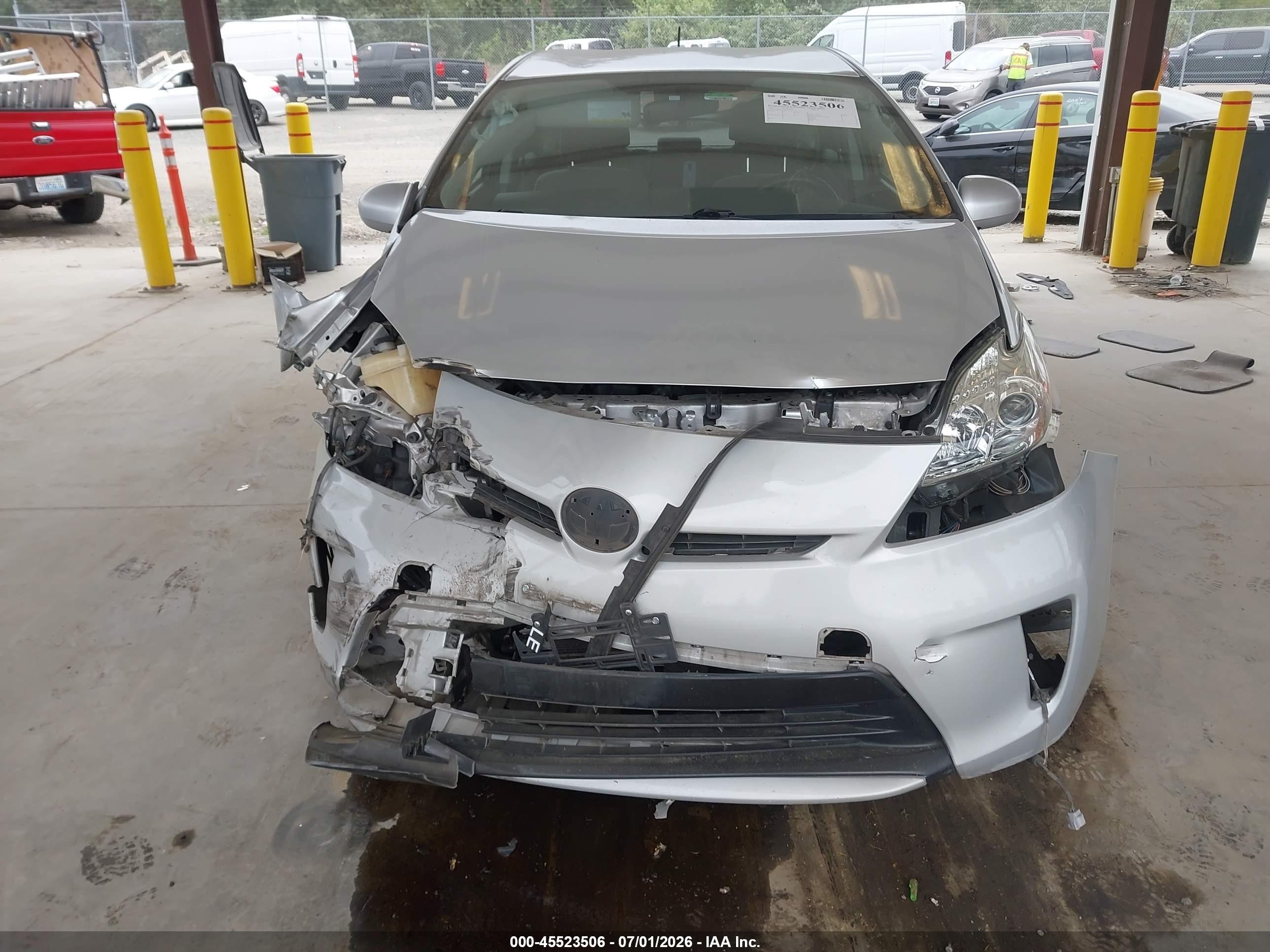 2015 Toyota Prius Two Серебряный vin: JTDKN3DU0F1947423