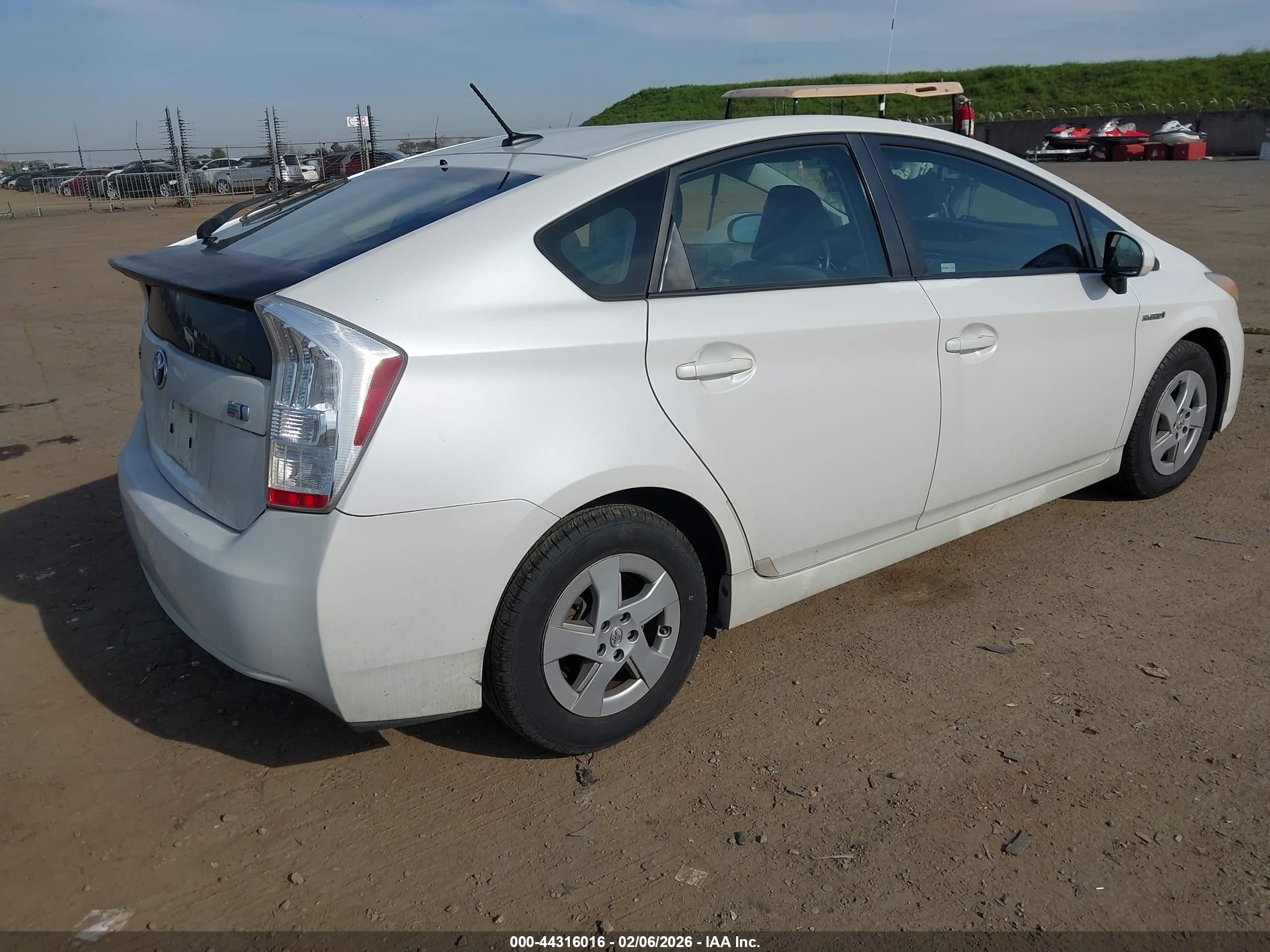 2011 Toyota Prius Two White vin: JTDKN3DU1B0258880
