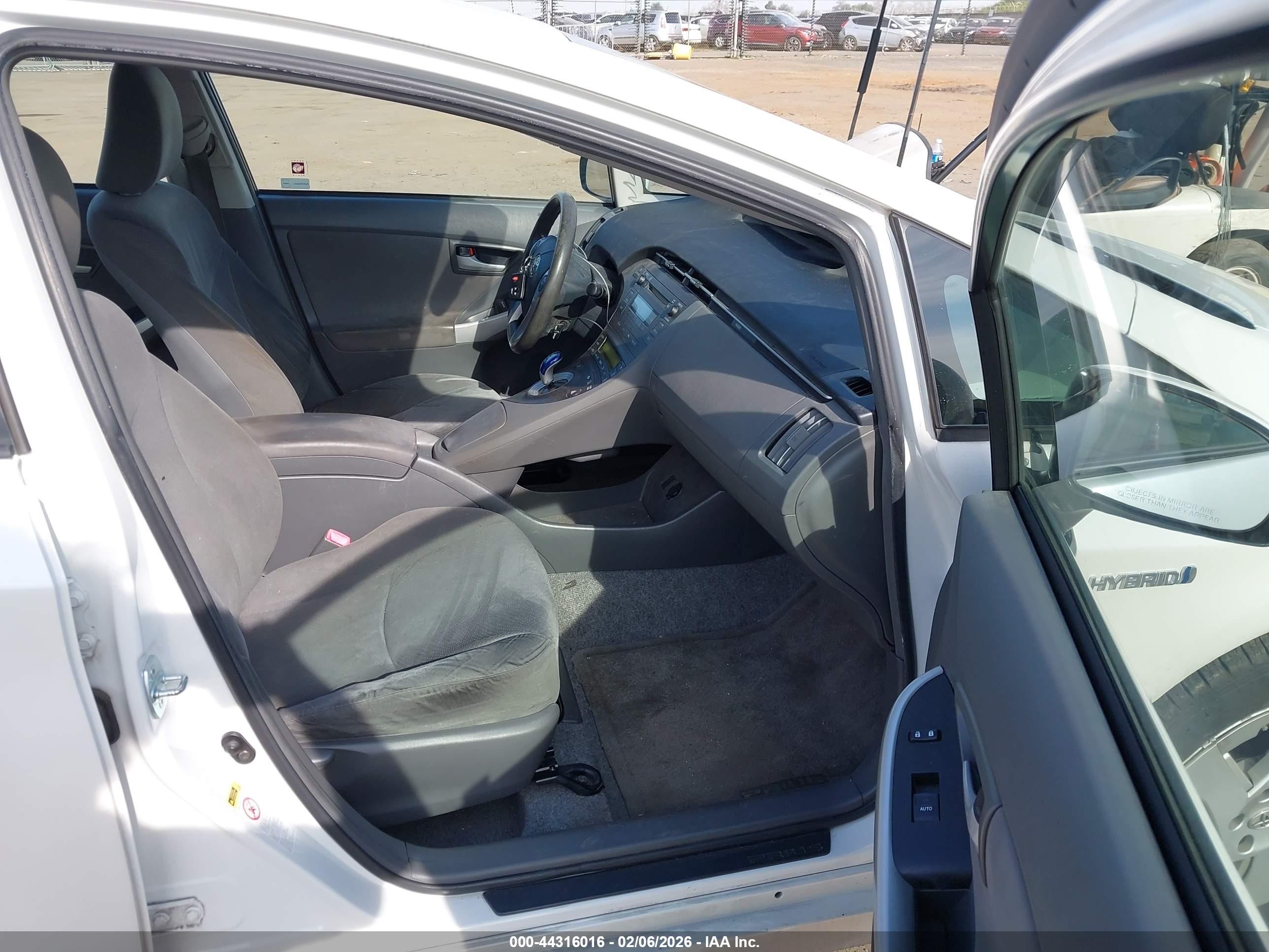 2011 Toyota Prius Two White vin: JTDKN3DU1B0258880