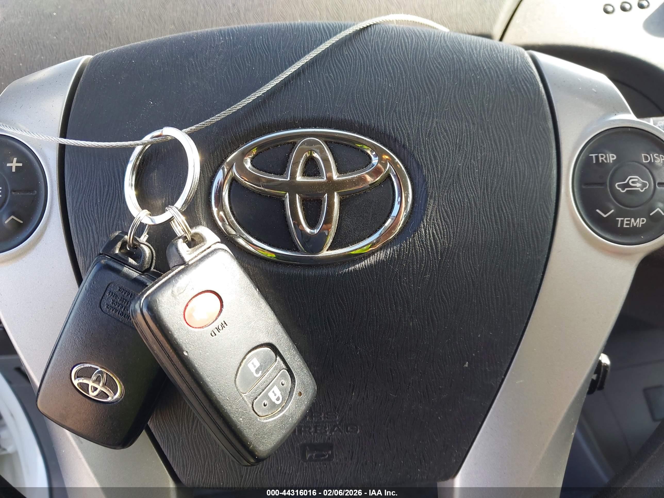 2011 Toyota Prius Two White vin: JTDKN3DU1B0258880