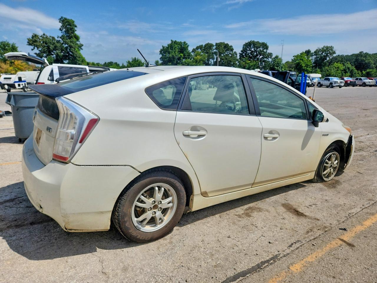 2011 Toyota Prius Two White vin: JTDKN3DU1B0274707