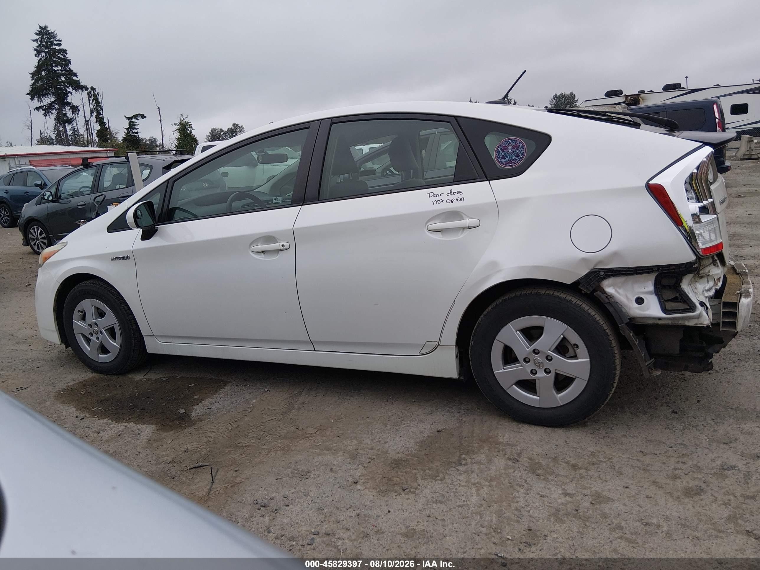 2011 Toyota Prius Three White vin: JTDKN3DU1B0302571