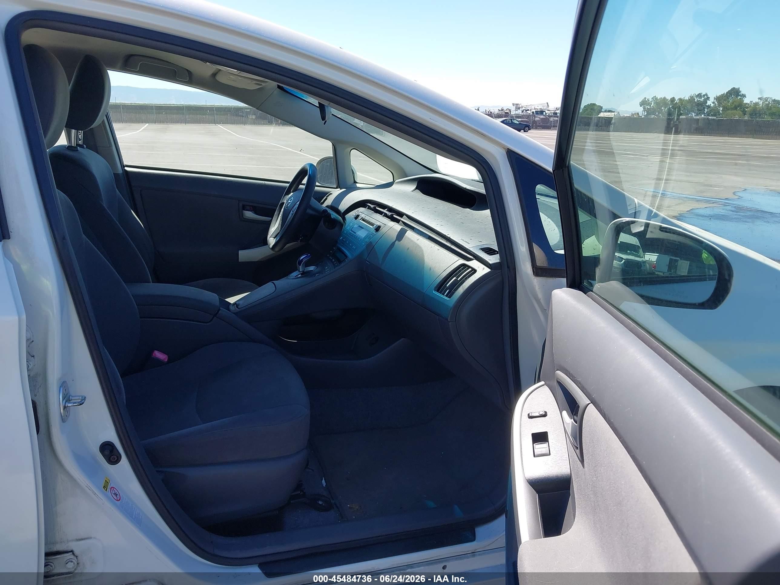 2011 Toyota Prius Three White vin: JTDKN3DU1B1455977