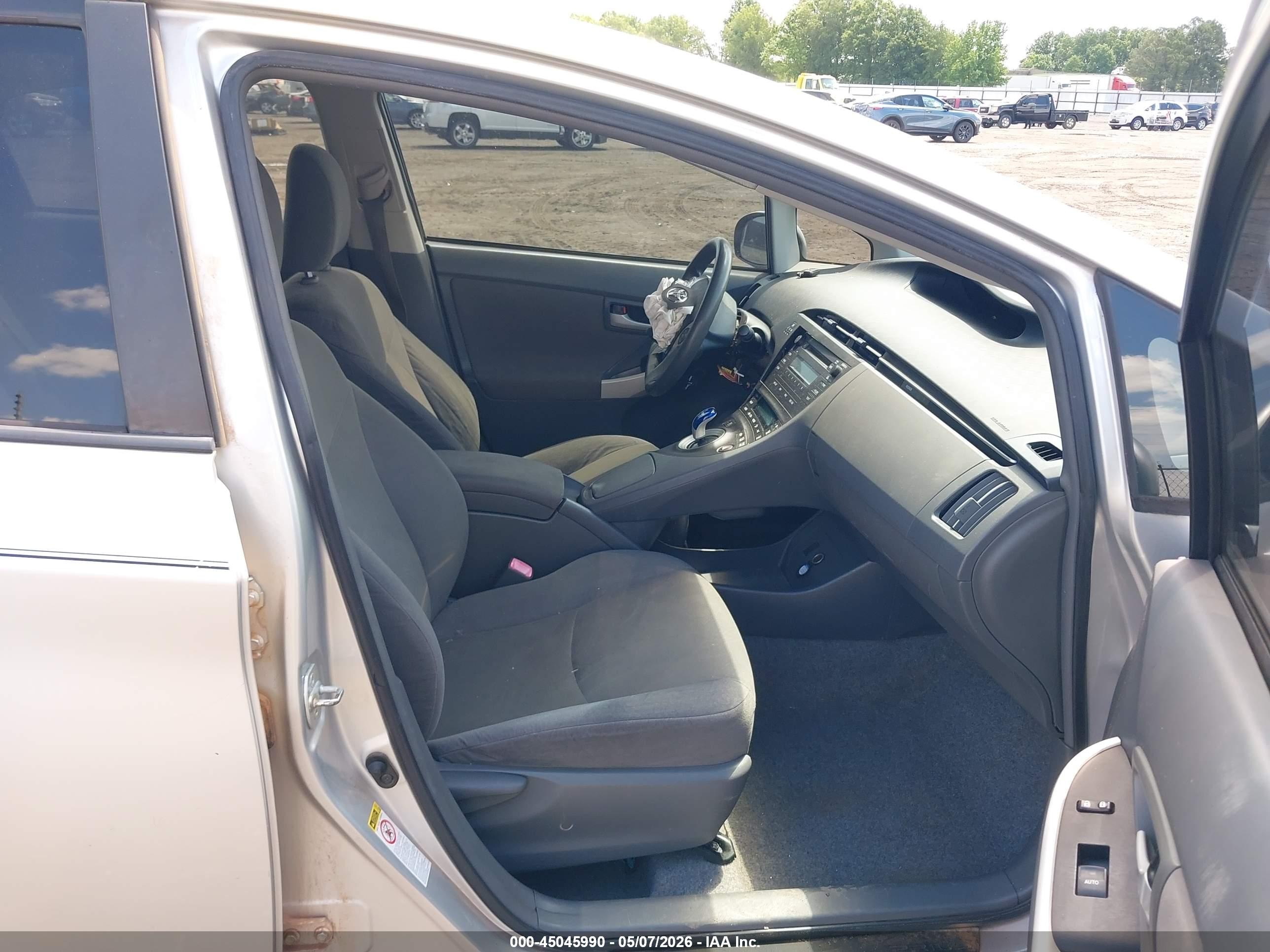 2011 Toyota Prius Two Silver vin: JTDKN3DU1B1473282