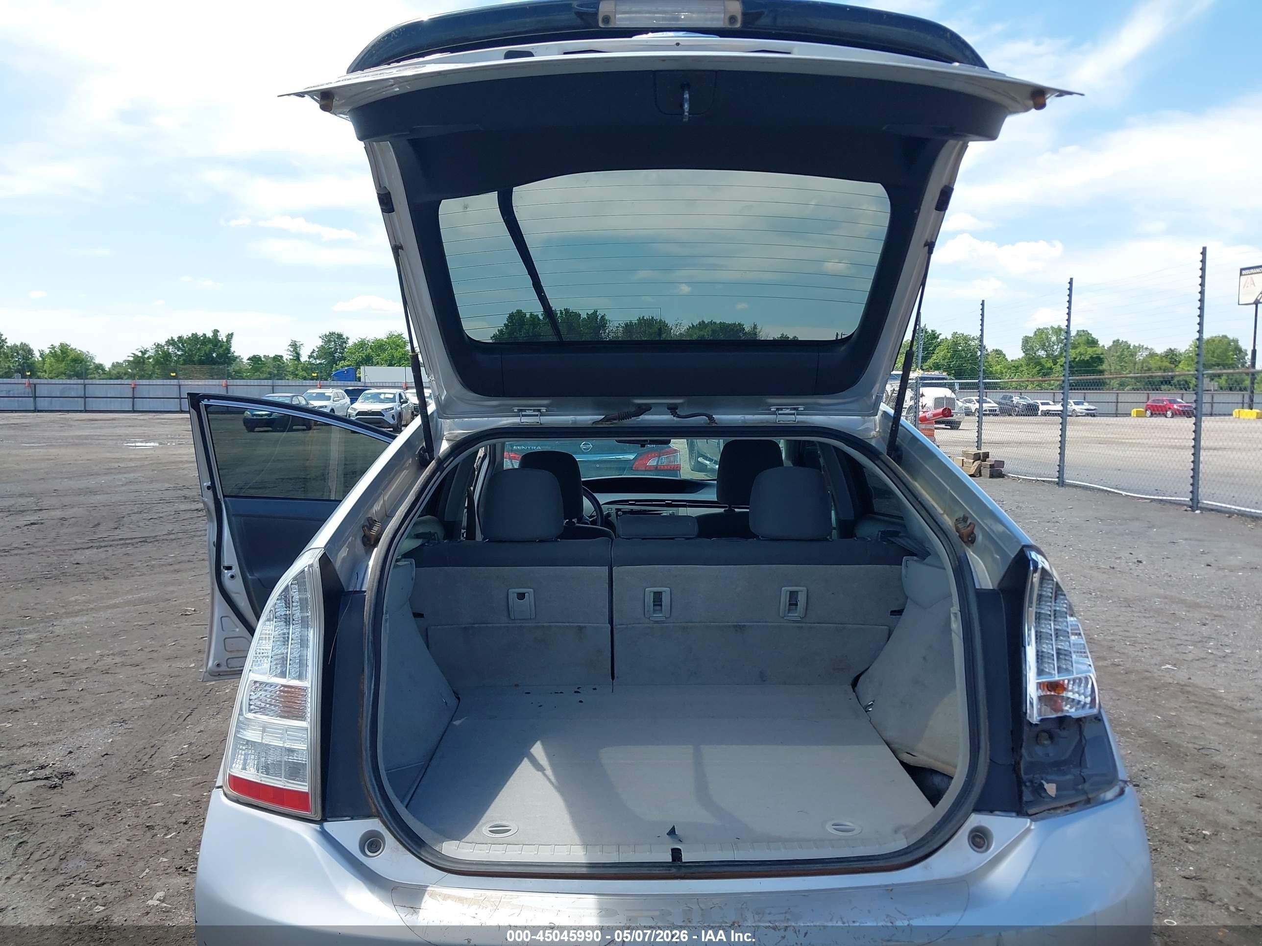 2011 Toyota Prius Two Silver vin: JTDKN3DU1B1473282