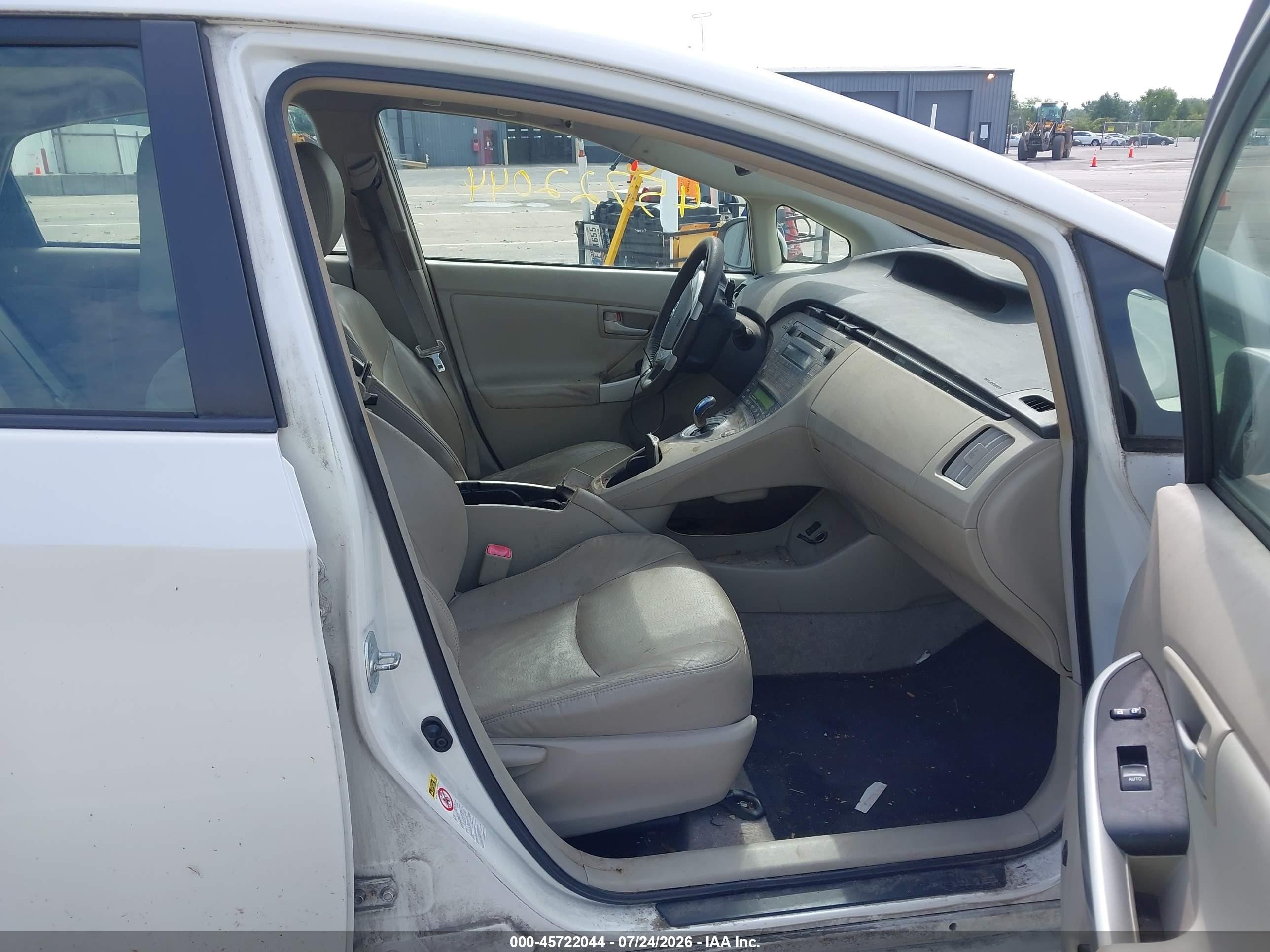 2011 Toyota Prius Four White vin: JTDKN3DU1B5288318