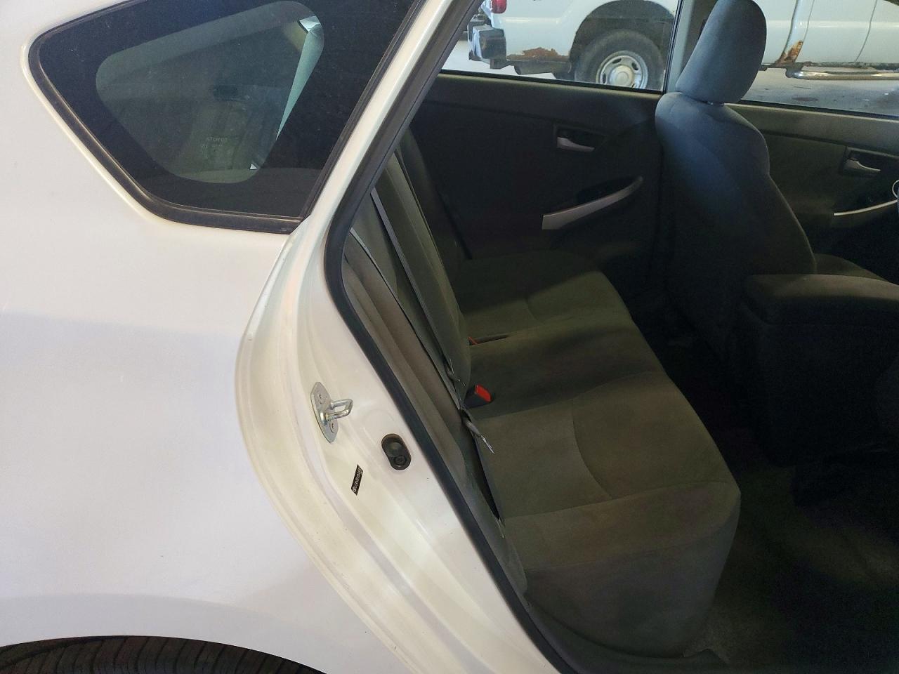 2011 Toyota Prius Two White vin: JTDKN3DU1B5306705