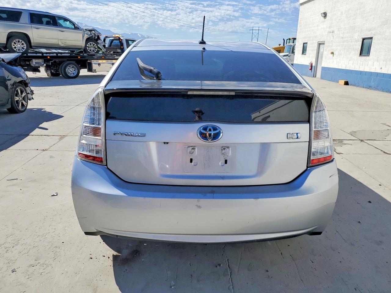 2011 Toyota Prius Five Silver vin: JTDKN3DU1B5320796