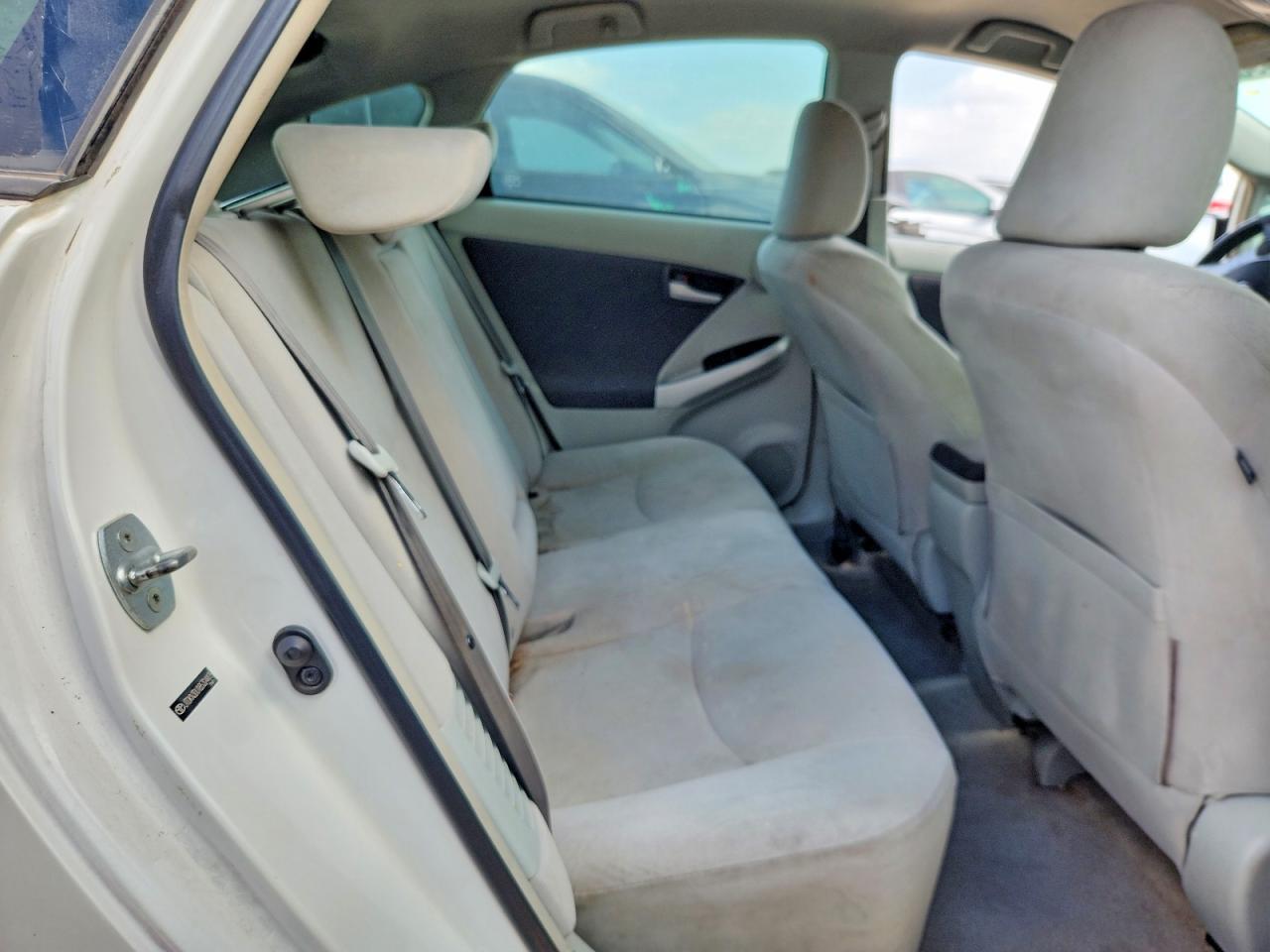 2011 Toyota Prius Three Белый vin: JTDKN3DU1B5324475