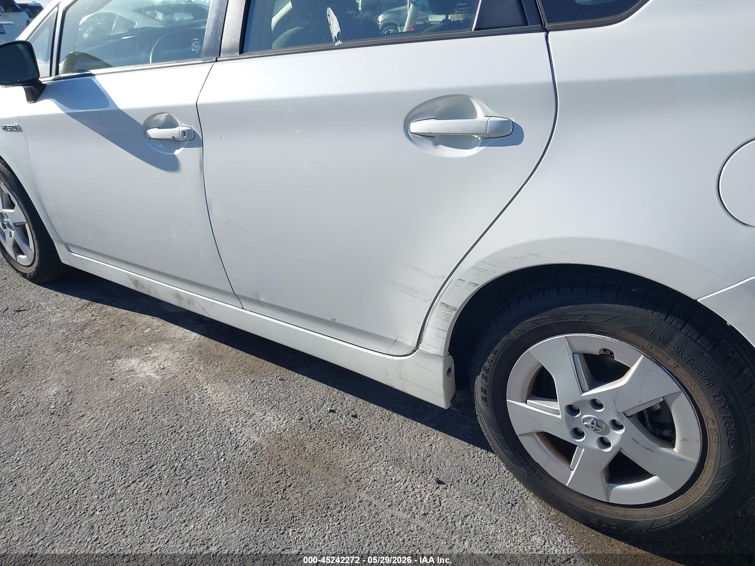 2011 Toyota Prius Two Белый vin: JTDKN3DU1B5336920