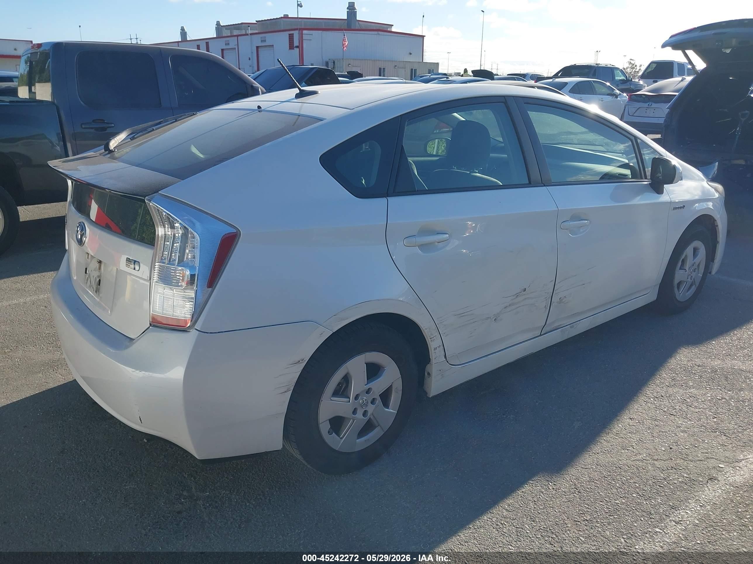 2011 Toyota Prius Two Белый vin: JTDKN3DU1B5336920