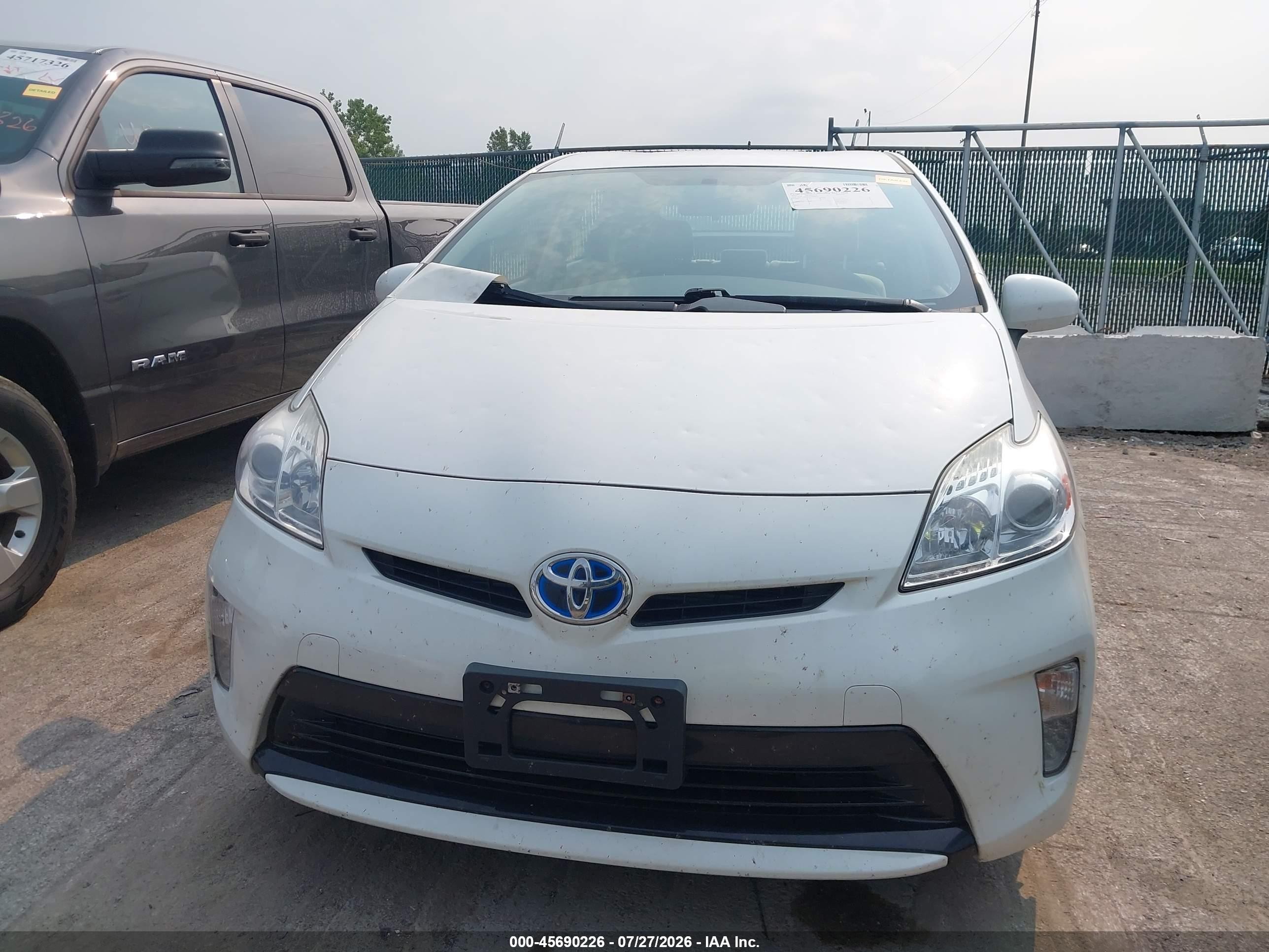 2012 Toyota Prius Two White vin: JTDKN3DU1C5464611