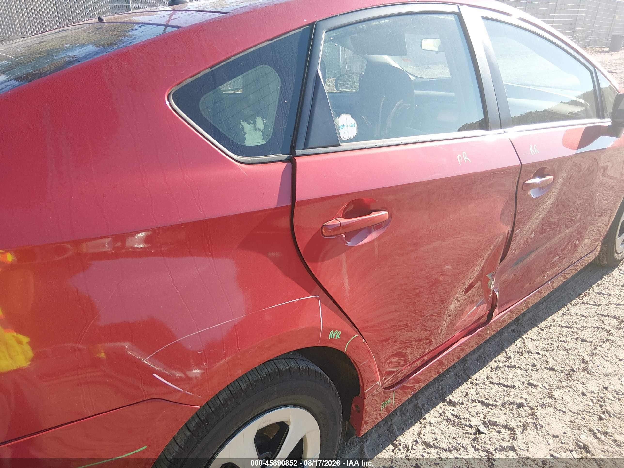 2013 Toyota Prius Two Красный vin: JTDKN3DU1D1703535